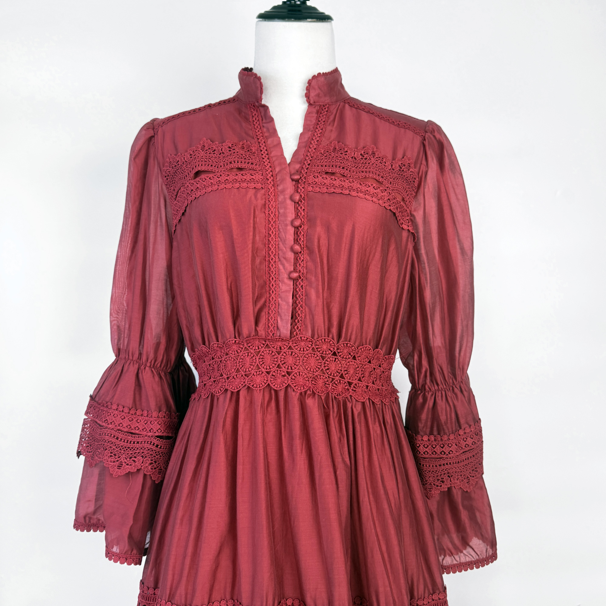 Real time shooting of palace style dress with heavy-duty hollowed out lace splicing, slim fit French flared sleeves, high-end dress Real time shooting of palace style dress with heavy-duty hollowed out lace splicing, slim fit French flared sleeves, high-end dress