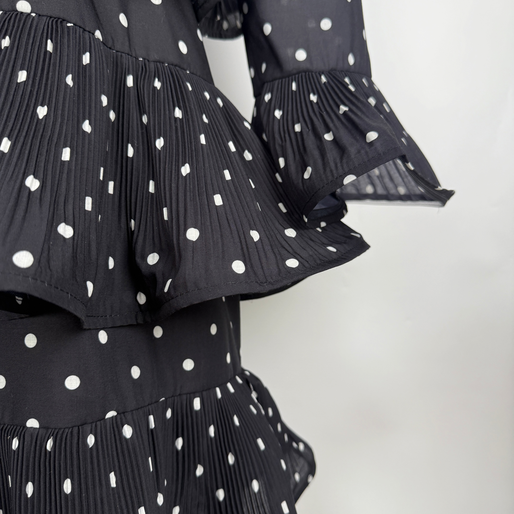 Real shot of Australia's autumn new classic polka dot print stand up collar pleated ruffle edge cake skirt dress Real shot of Australia's autumn new classic polka dot print stand up collar pleated ruffle edge cake skirt dress