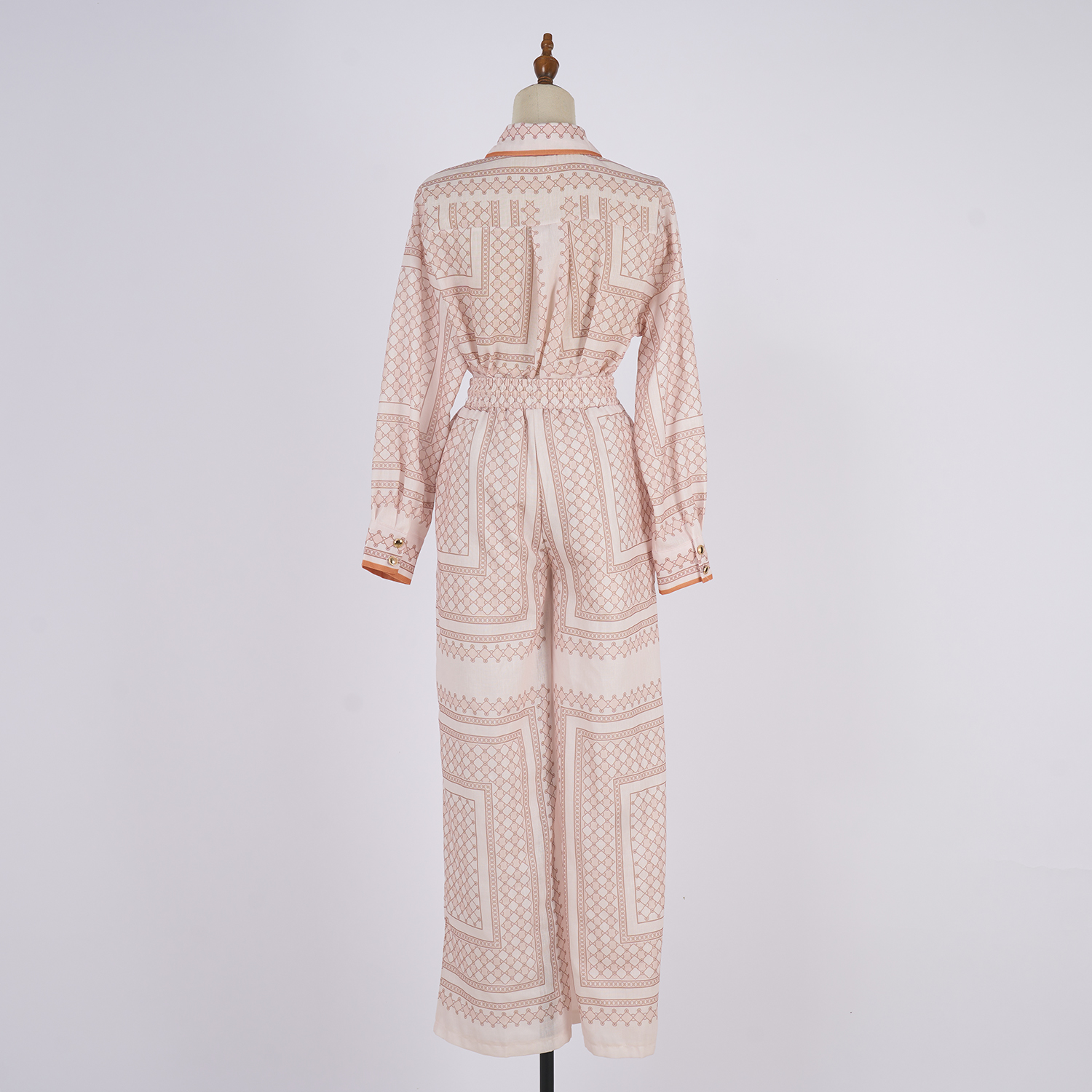 Realistic shooting of 2025 autumn new ramie cream colored geometric printed pattern slim fit shirt set Realistic shooting of 2025 autumn new ramie cream colored geometric printed pattern slim fit shirt set