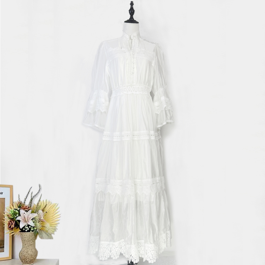 Realistic French style gentle and elegant dress with heavy hollowed out lace splicing, V-neck flared sleeve long skirt Realistic French style gentle and elegant dress with heavy hollowed out lace splicing, V-neck flared sleeve long skirt