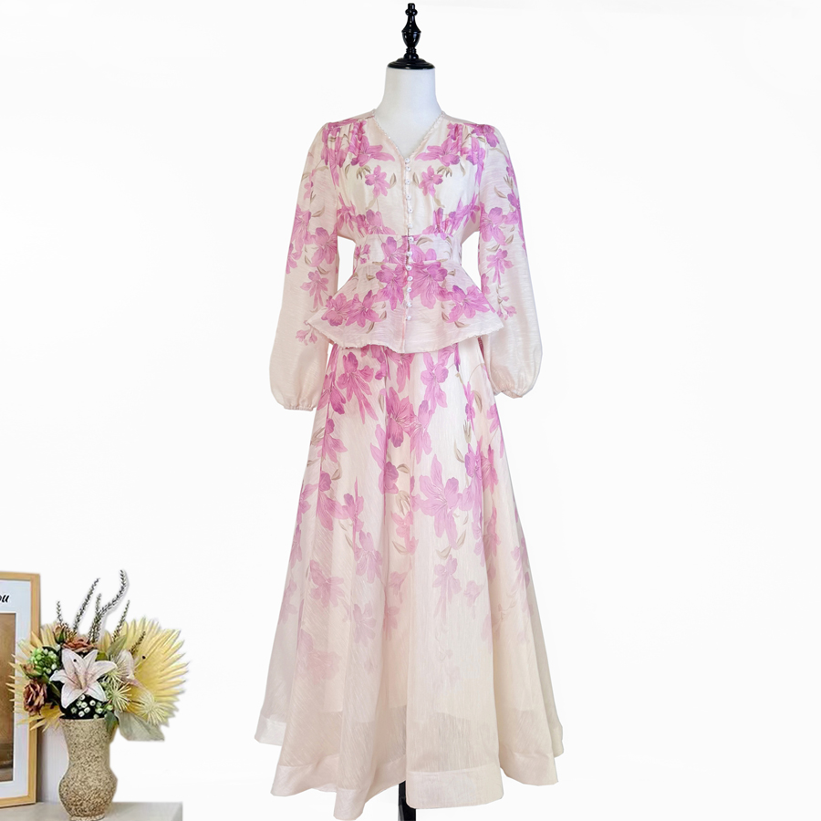 Real shot French nail bead retro printed long sleeved ruffled V-neck shirt with high waist and large swing long skirt two-piece set Real shot French nail bead retro printed long sleeved ruffled V-neck shirt with high waist and large swing long skirt two-piece set