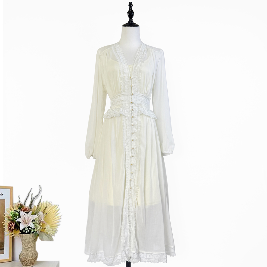 Real shot of Z's light luxury high-end French heavy industry lace patchwork elegant temperament V-neck pearl button dress