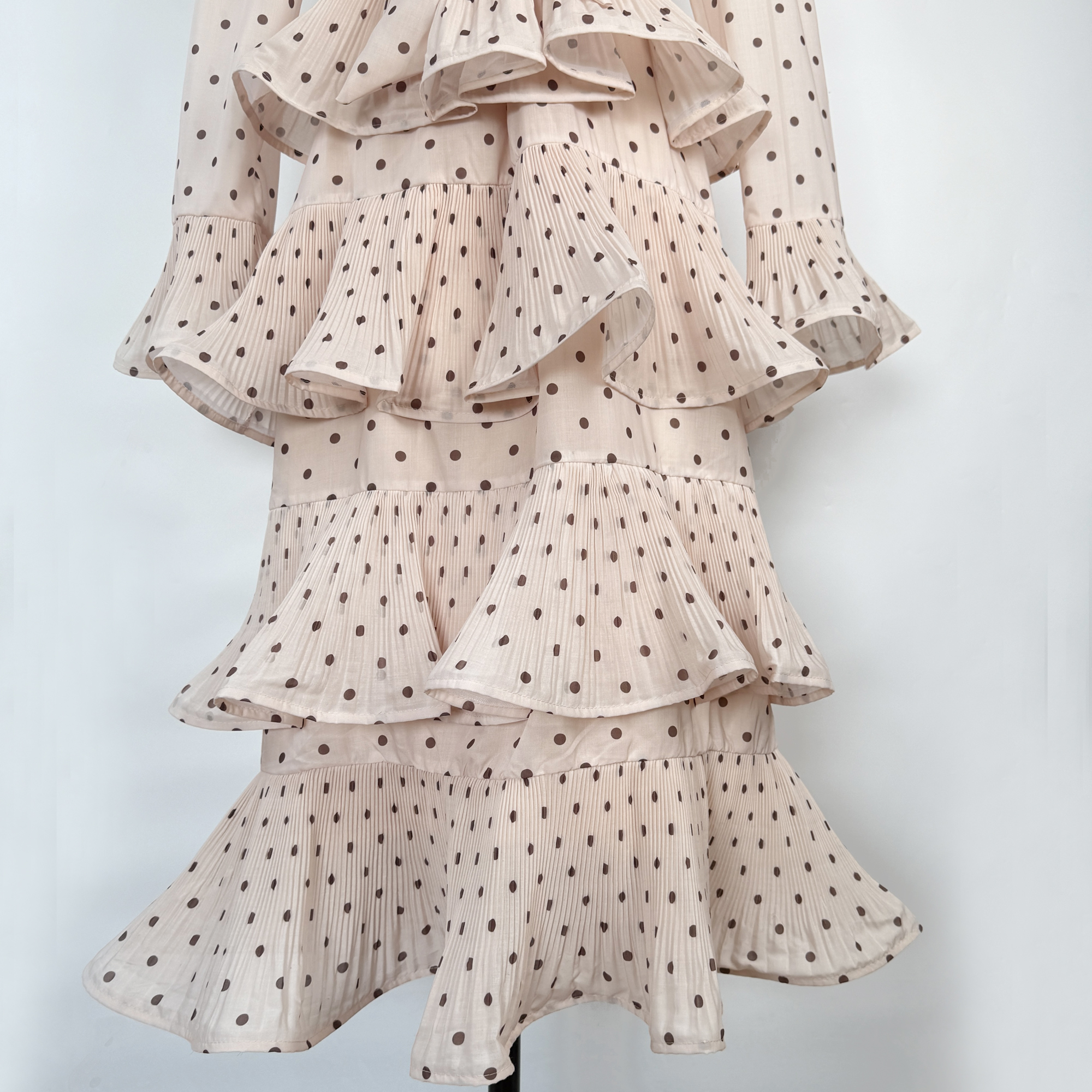 Real shot of an elegant retro polka dot trumpet long sleeved stand up collar lace up pleated ruffle edge dress in Australia, medium length Real shot of an elegant retro polka dot trumpet long sleeved stand up collar lace up pleated ruffle edge dress in Australia, medium length