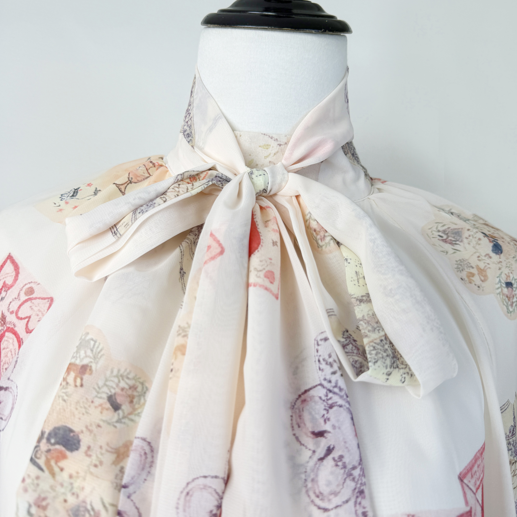 Real shot of 2025 early autumn fashion Australian niche graffiti loose fit vacation style jumpsuit long skirt fake two pieces Real shot of 2025 early autumn fashion Australian niche graffiti loose fit vacation style jumpsuit long skirt fake two pieces