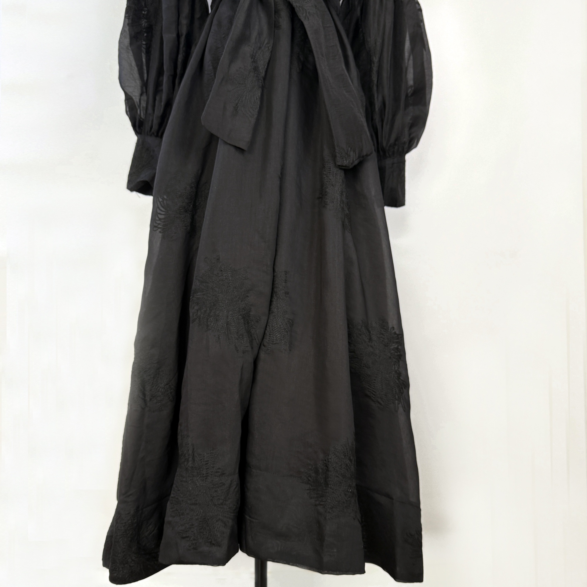 Real shot French style dress for women in autumn, with a high-end feel, tied waist, lantern sleeves, heavy embroidery, large swing long skirt Real shot French style dress for women in autumn, with a high-end feel, tied waist, lantern sleeves, heavy embroidery, large swing long skirt