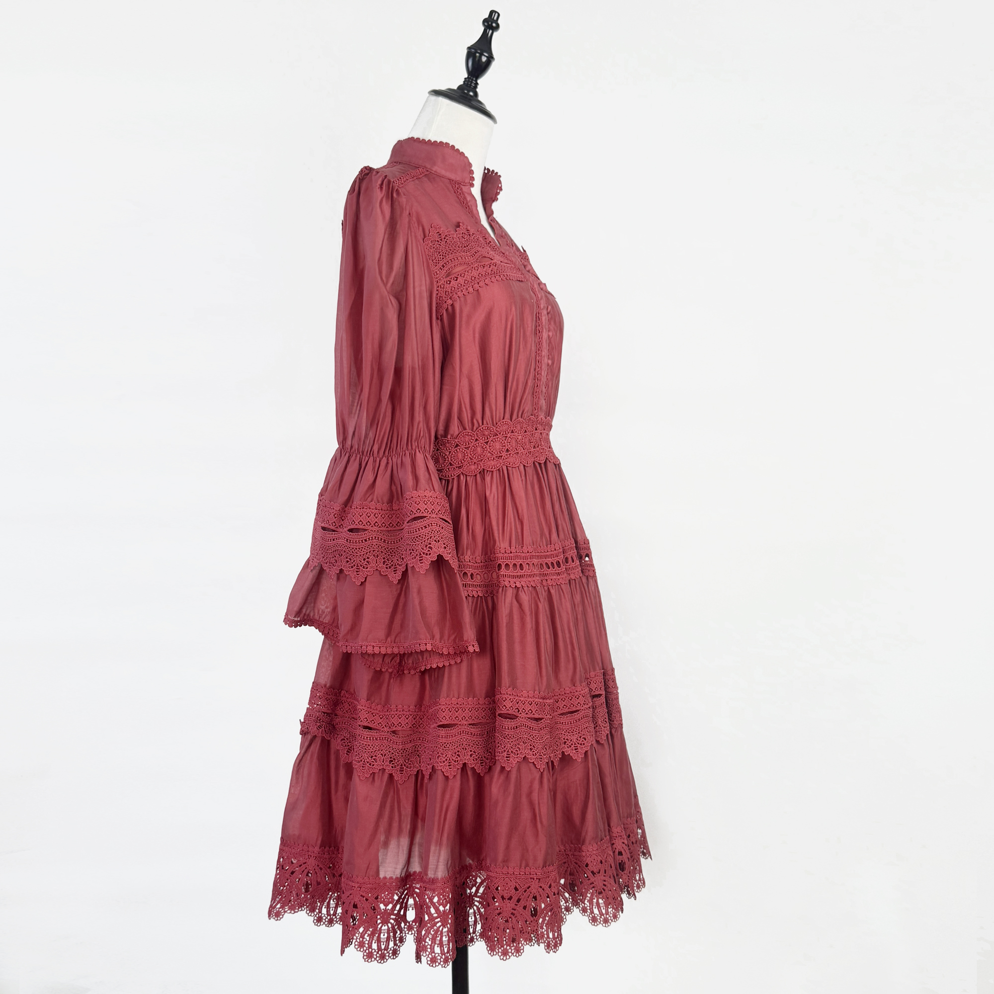 Real time shooting of palace style dress with heavy-duty hollowed out lace splicing, slim fit French flared sleeves, high-end dress Real time shooting of palace style dress with heavy-duty hollowed out lace splicing, slim fit French flared sleeves, high-end dress