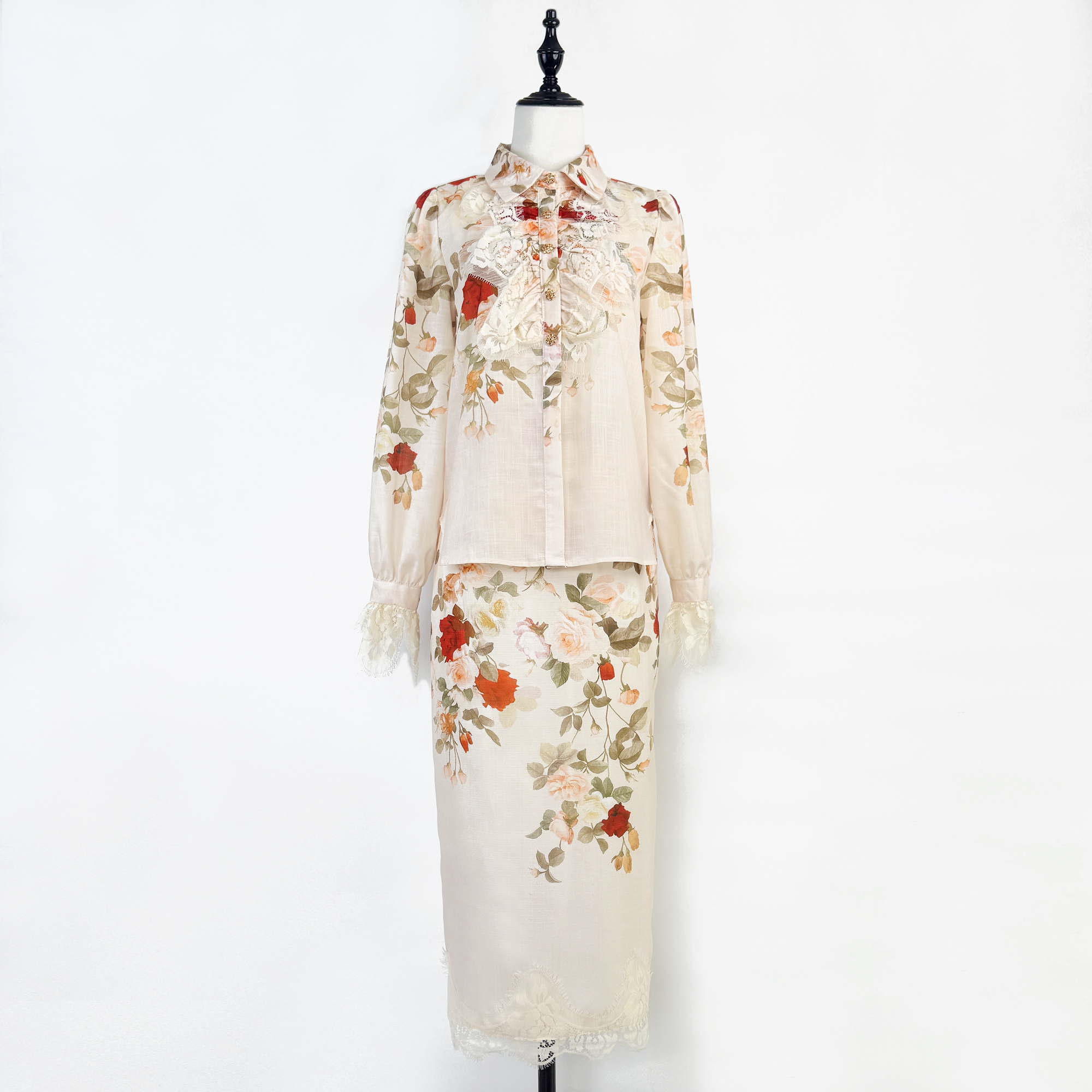 Realistic shooting of high-end Australian niche retro printed lapel lace patchwork shirt+pencil skirt set Realistic shooting of high-end Australian niche retro printed lapel lace patchwork shirt+pencil skirt set