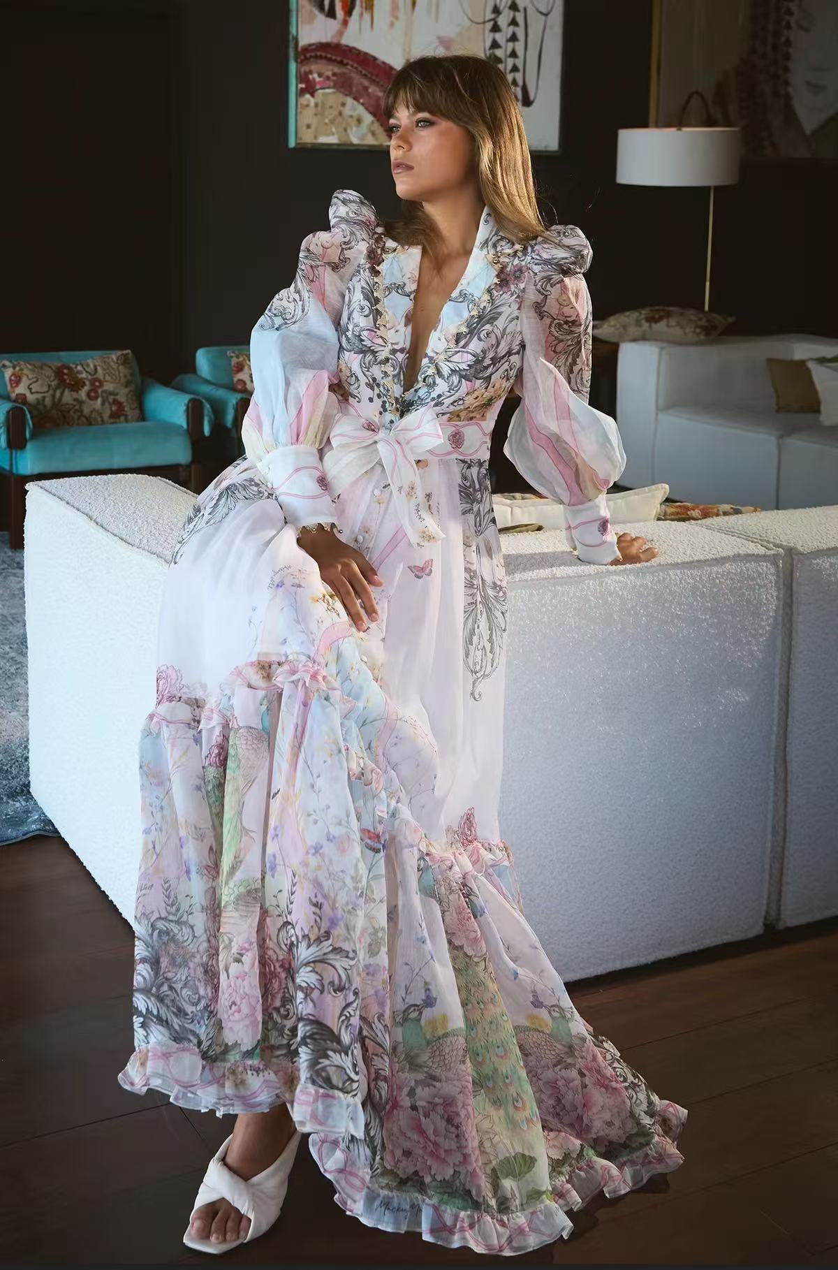 New retro palace style slim fit long dress with 2025V collar, shoulder print, tie up, waist cinching, long sleeved A-line skirt New retro palace style slim fit long dress with 2025V collar, shoulder print, tie up, waist cinching, long sleeved A-line skirt