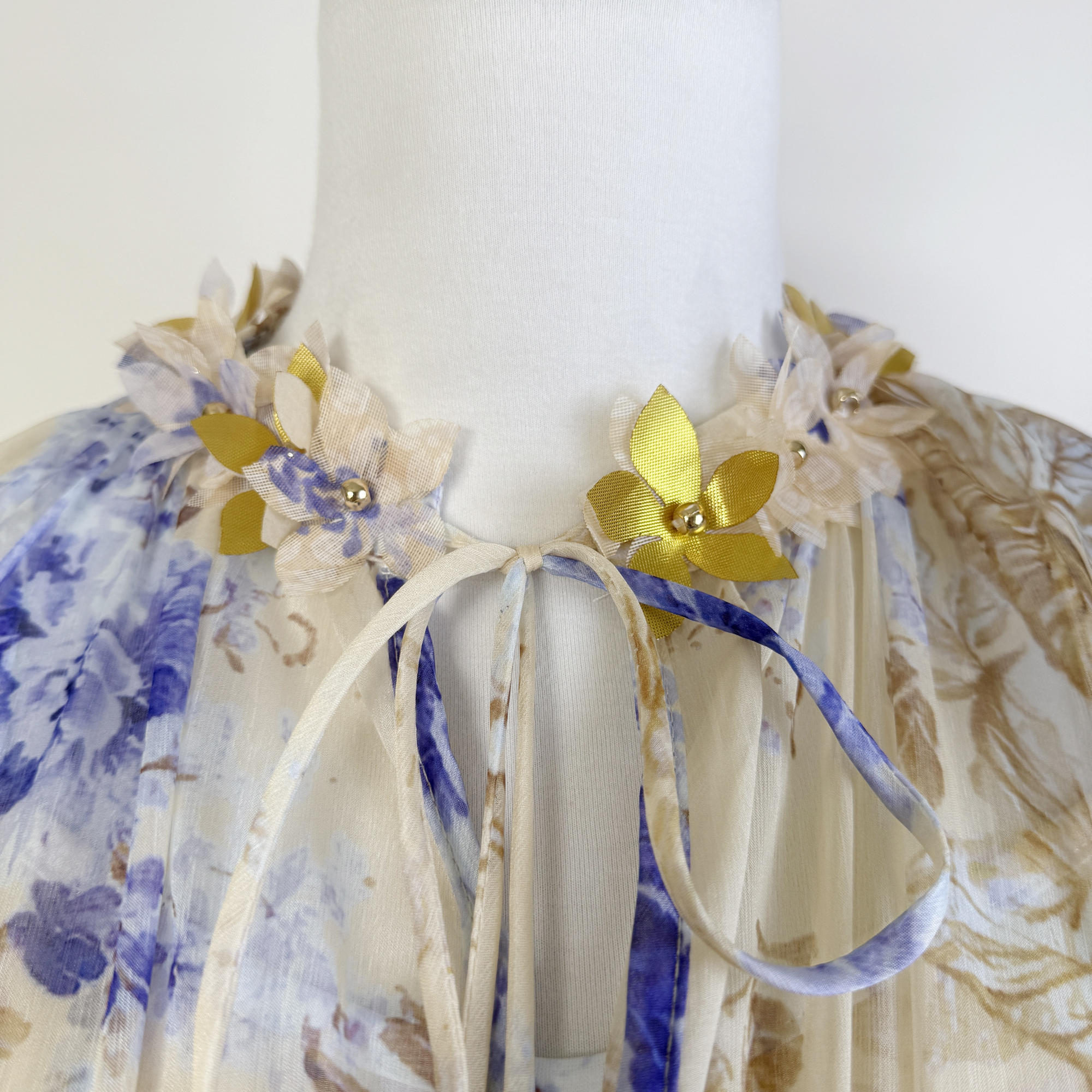 Real shot of a niche Australian Z family's lilac purple lace up waist, sleeveless flowing silk crepe dress, long skirt Real shot of a niche Australian Z family's lilac purple lace up waist, sleeveless flowing silk crepe dress, long skirt