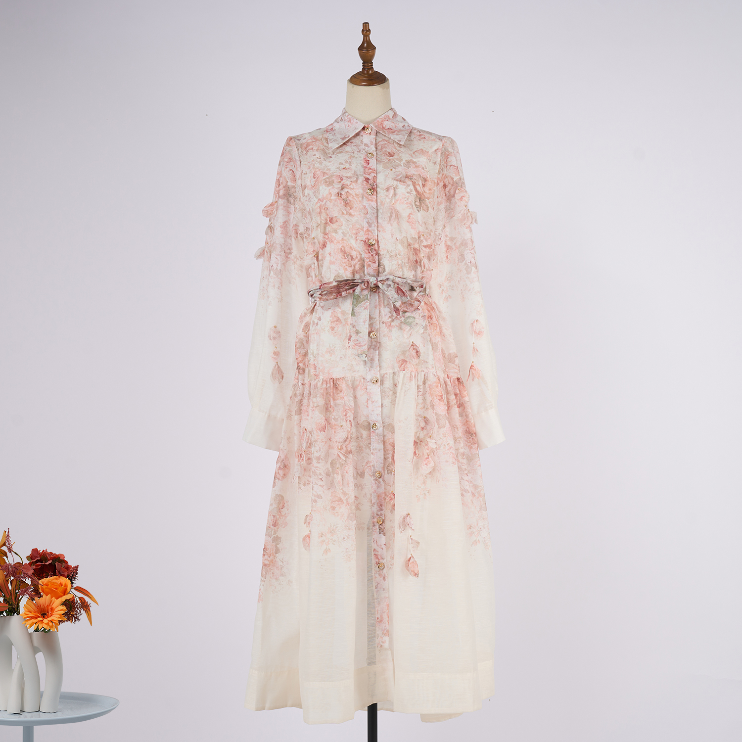 Real shot of 2025 spring/summer European and American women's lapel long sleeved waist belt, single breasted positioning printed dress