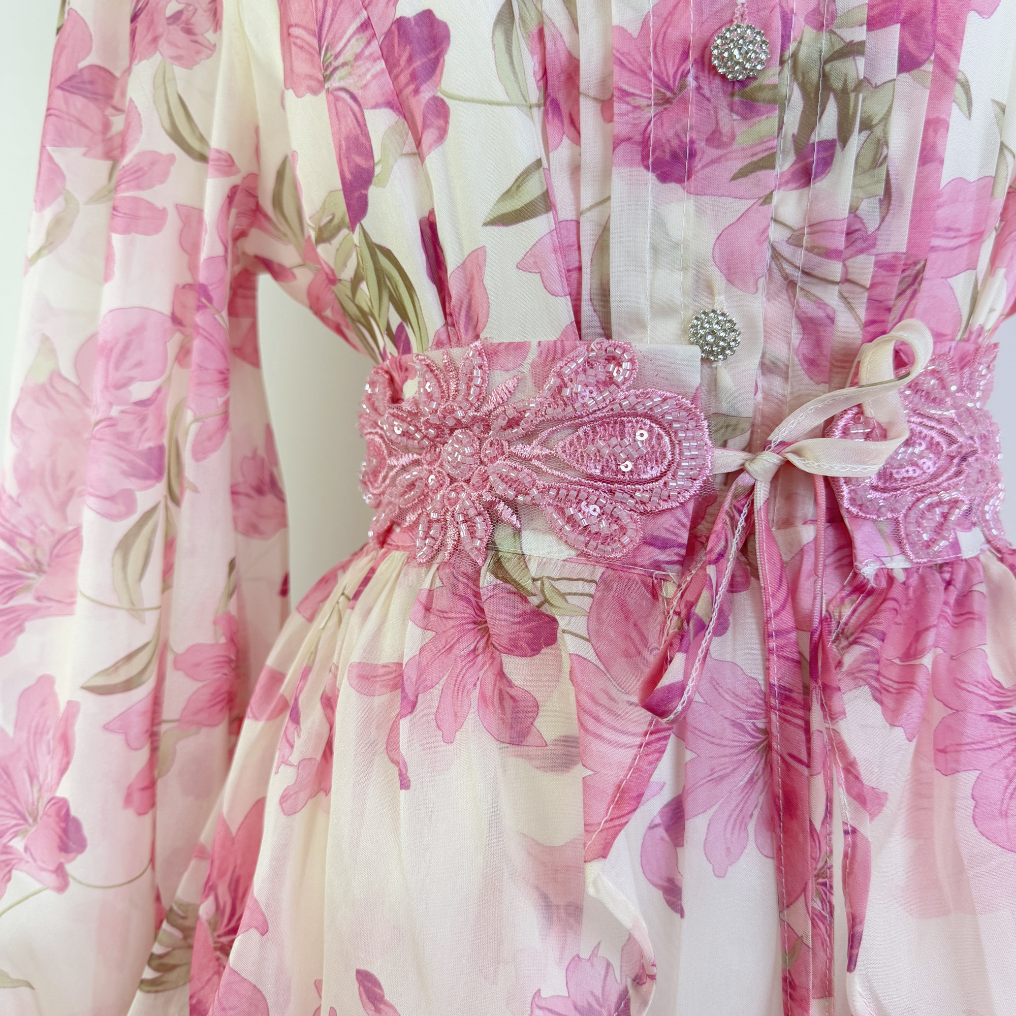 Real time shooting of fresh and sweet palace style long dress, summer new round neck button embroidered printed waist cinching dress Real time shooting of fresh and sweet palace style long dress, summer new round neck button embroidered printed waist cinching dress