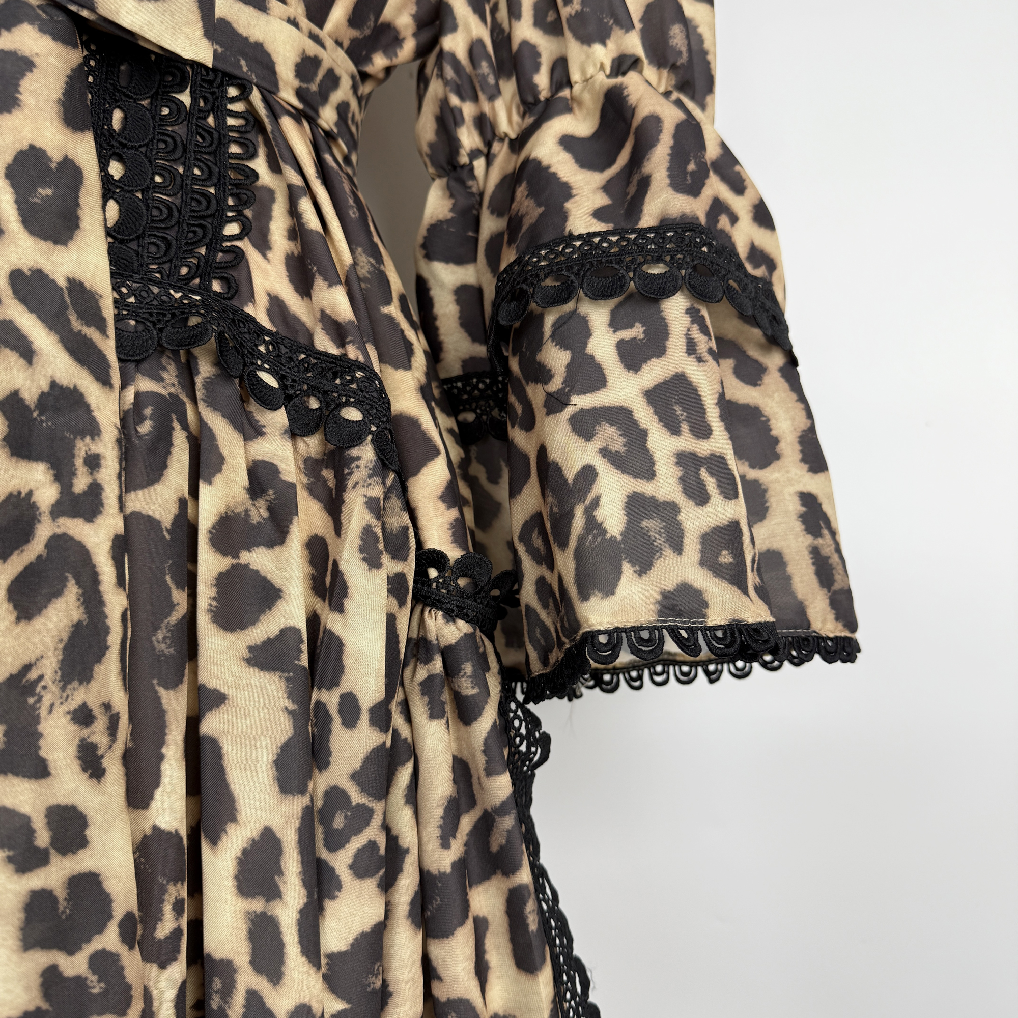 Real shooting of light luxury high-end 2025 autumn and winter new V-neck printed lace irregular large swing long waist dress Real shooting of light luxury high-end 2025 autumn and winter new V-neck printed lace irregular large swing long waist dress