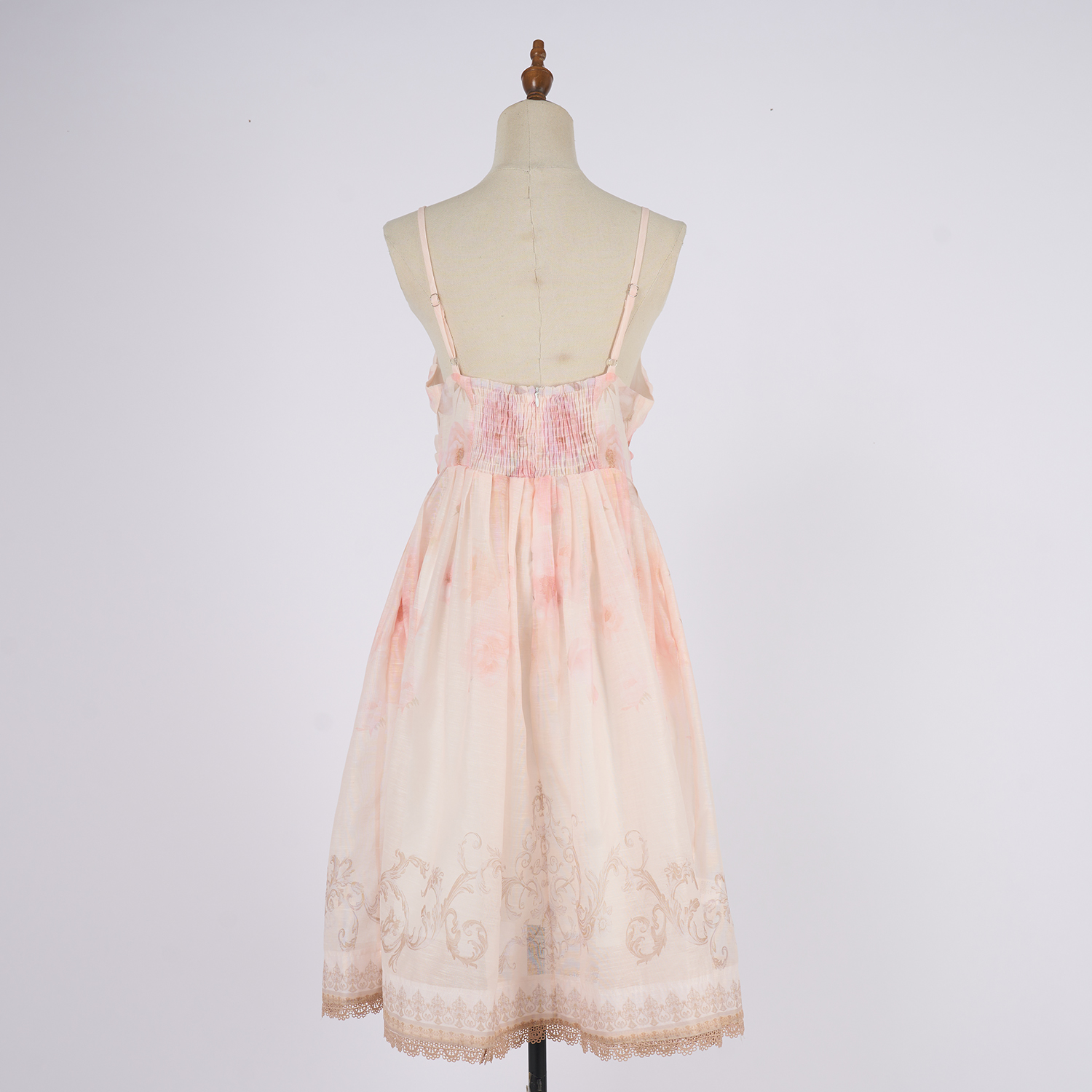 Real shot V-neck camisole dress with light luxury and heavy industry temperament, waist cinching and slimming vacation long skirt dress Real shot V-neck camisole dress with light luxury and heavy industry temperament, waist cinching and slimming vacation long skirt dress