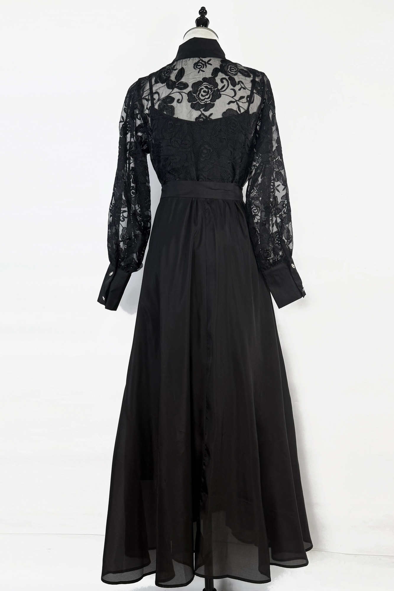 Real shot French retro lace embroidered lapel lantern sleeve dress with single breasted button and waist cinching for slimming effect, big swing skirt Real shot French retro lace embroidered lapel lantern sleeve dress with single breasted button and waist cinching for slimming effect, big swing skirt