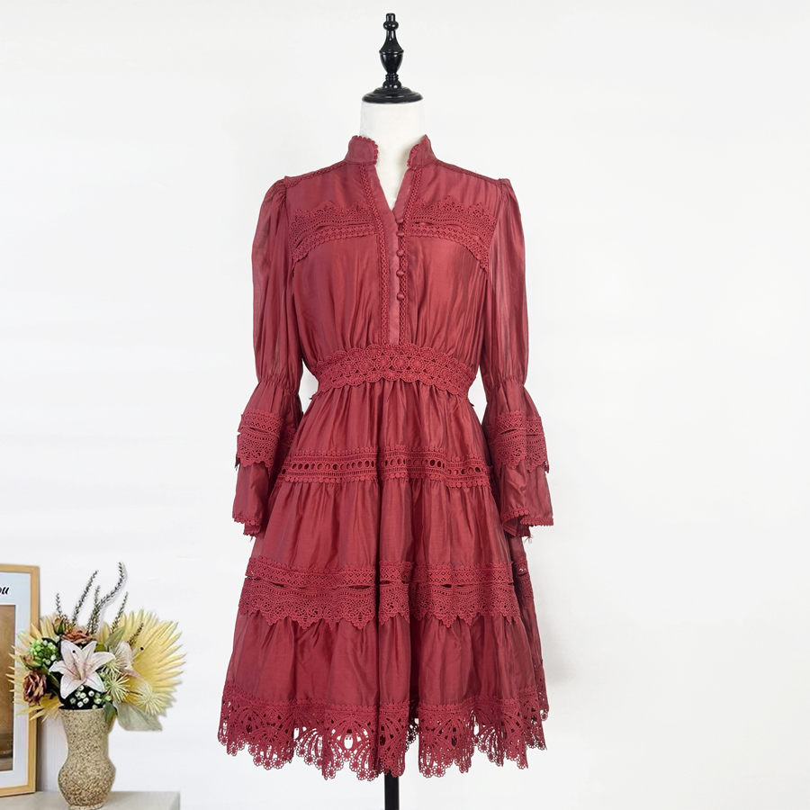 Real time shooting of palace style dress with heavy-duty hollowed out lace splicing, slim fit French flared sleeves, high-end dress Real time shooting of palace style dress with heavy-duty hollowed out lace splicing, slim fit French flared sleeves, high-end dress