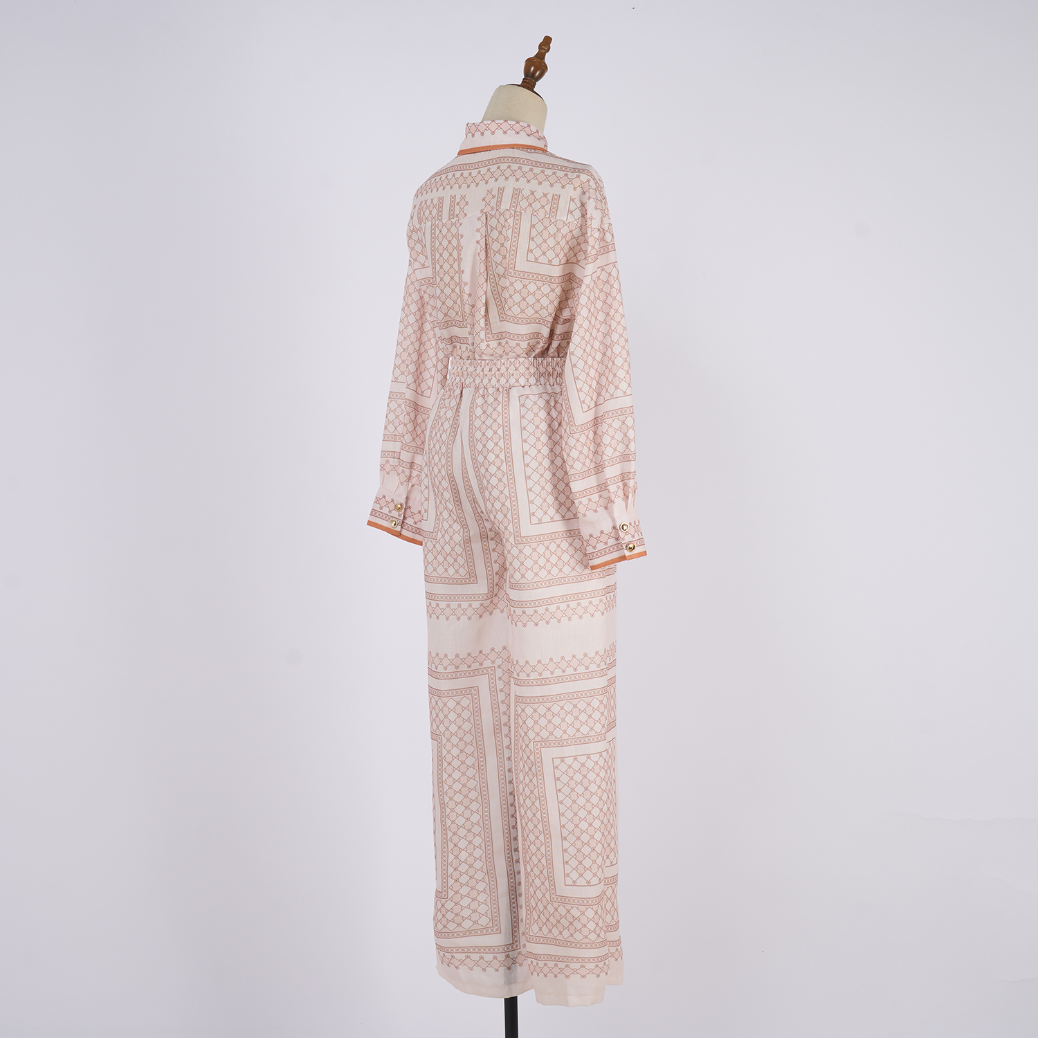 Realistic shooting of 2025 autumn new ramie cream colored geometric printed pattern slim fit shirt set Realistic shooting of 2025 autumn new ramie cream colored geometric printed pattern slim fit shirt set