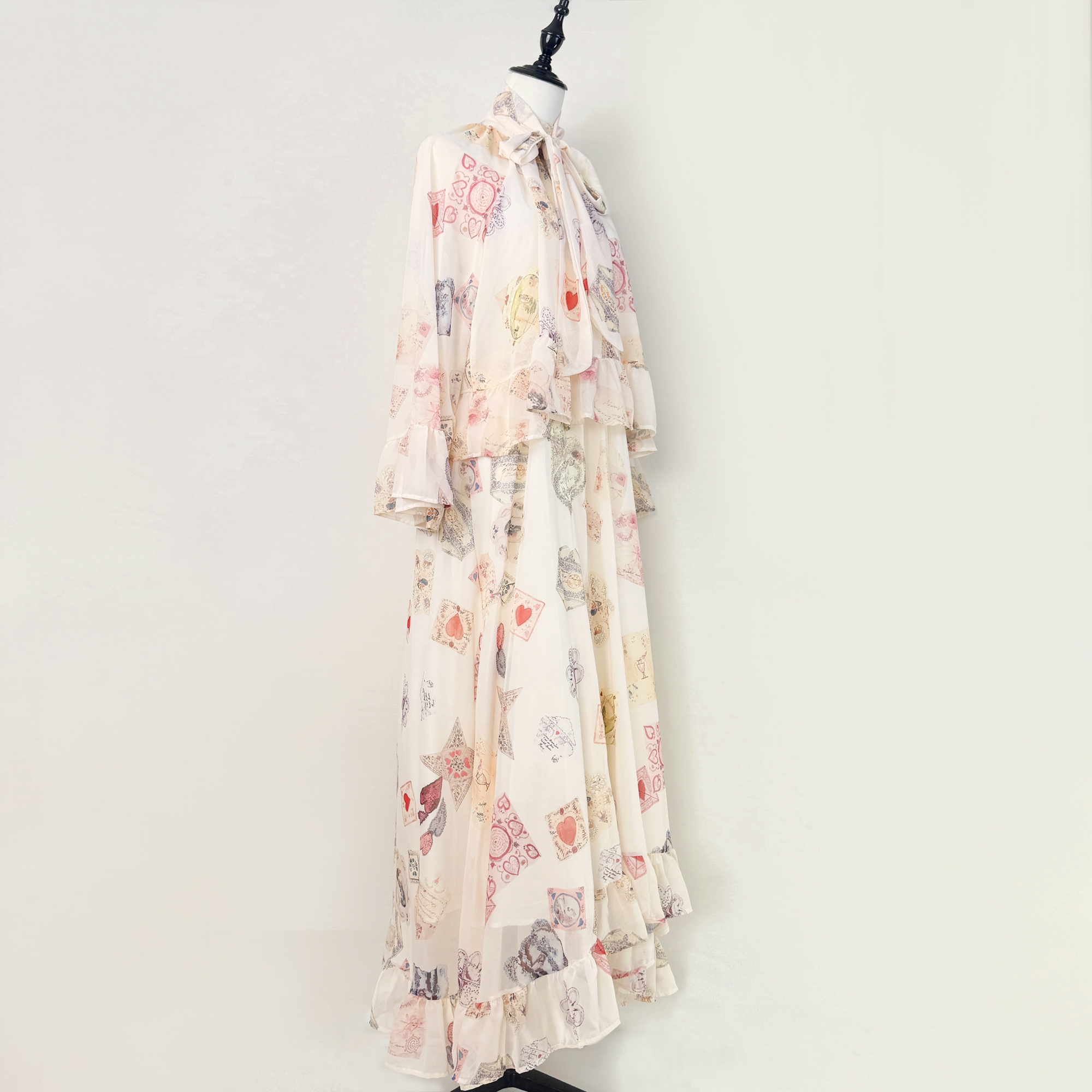 Real shot of 2025 early autumn fashion Australian niche graffiti loose fit vacation style jumpsuit long skirt fake two pieces Real shot of 2025 early autumn fashion Australian niche graffiti loose fit vacation style jumpsuit long skirt fake two pieces