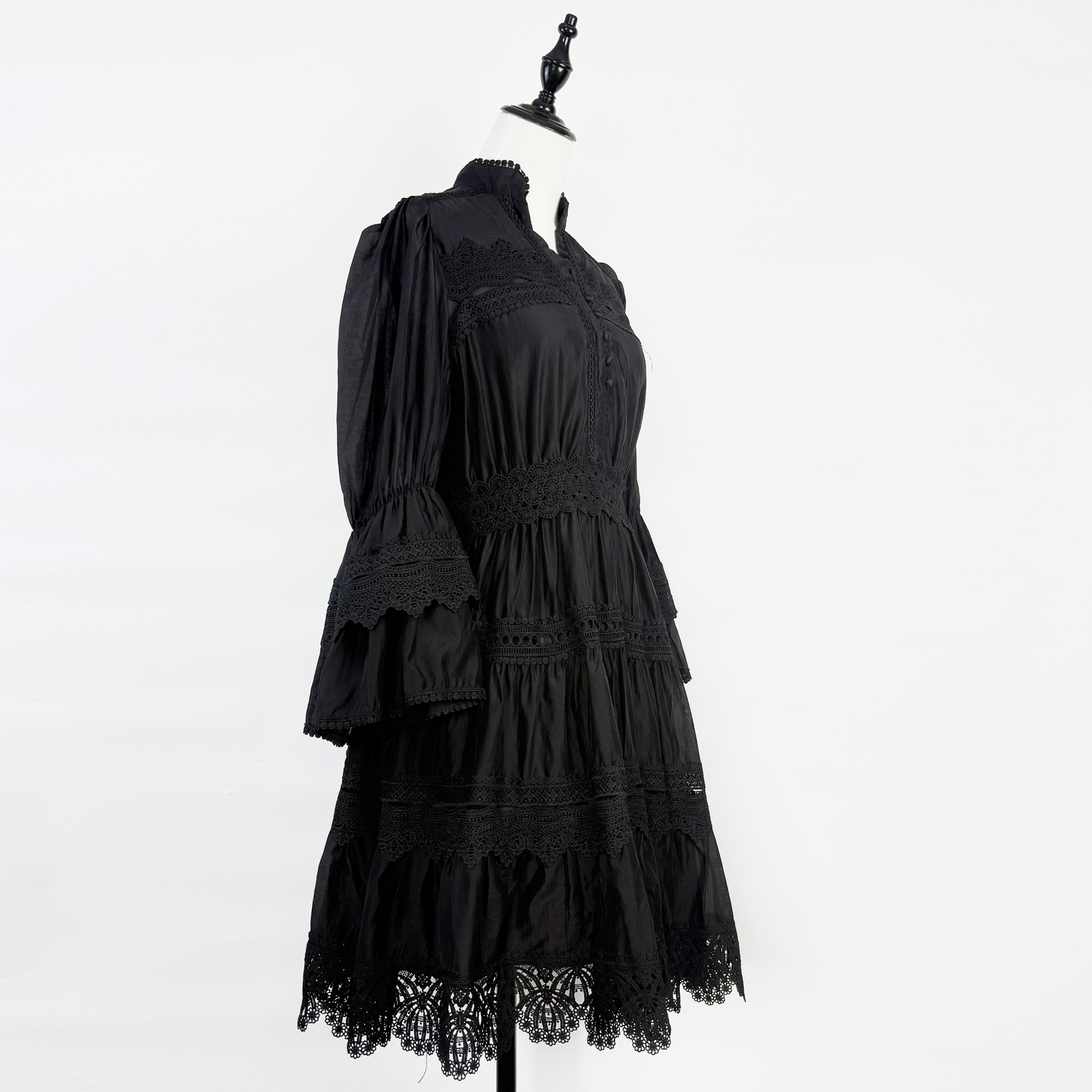 Realistic shooting of French elegant early autumn flared sleeves with heavy embroidery and hollow out vacation style dress, short lace skirt Realistic shooting of French elegant early autumn flared sleeves with heavy embroidery and hollow out vacation style dress, short lace skirt