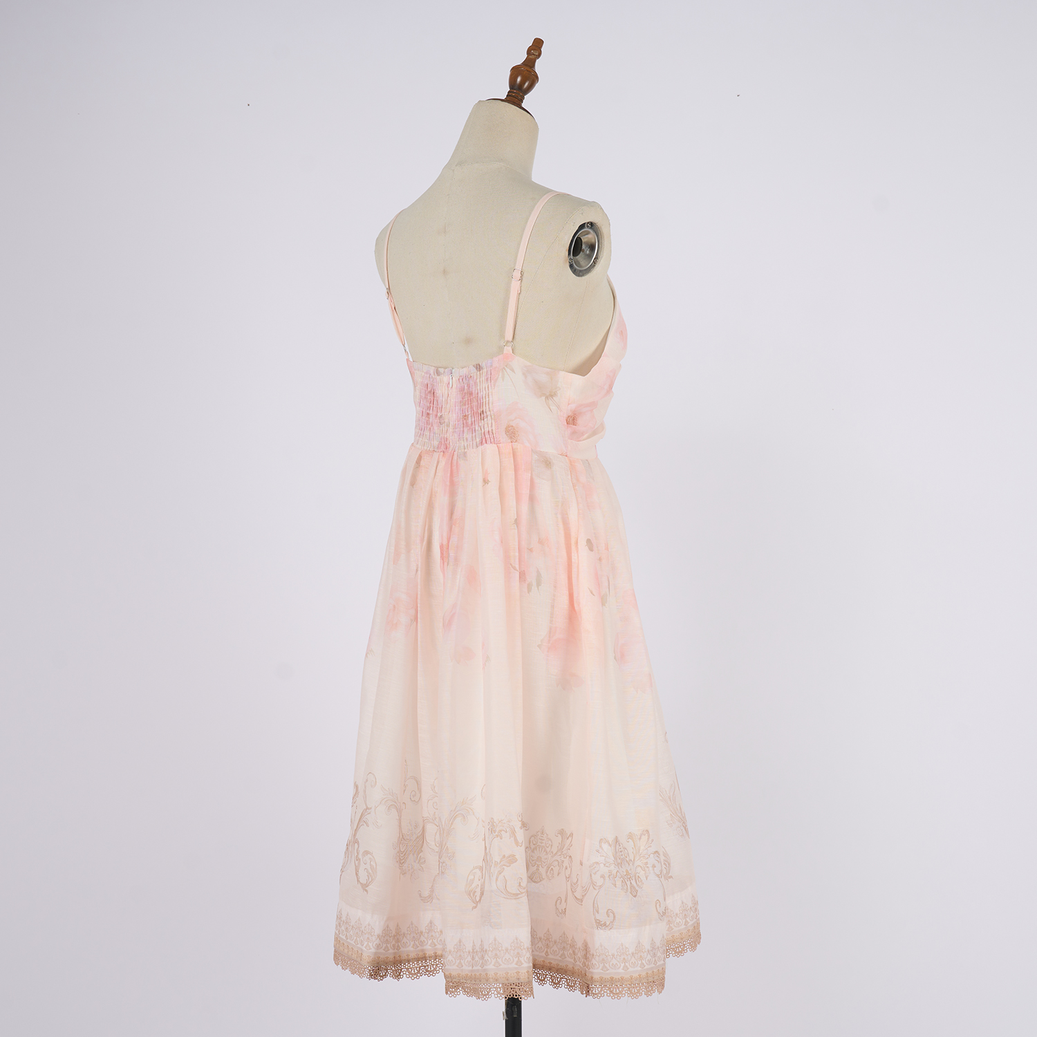 Real shot V-neck camisole dress with light luxury and heavy industry temperament, waist cinching and slimming vacation long skirt dress Real shot V-neck camisole dress with light luxury and heavy industry temperament, waist cinching and slimming vacation long skirt dress