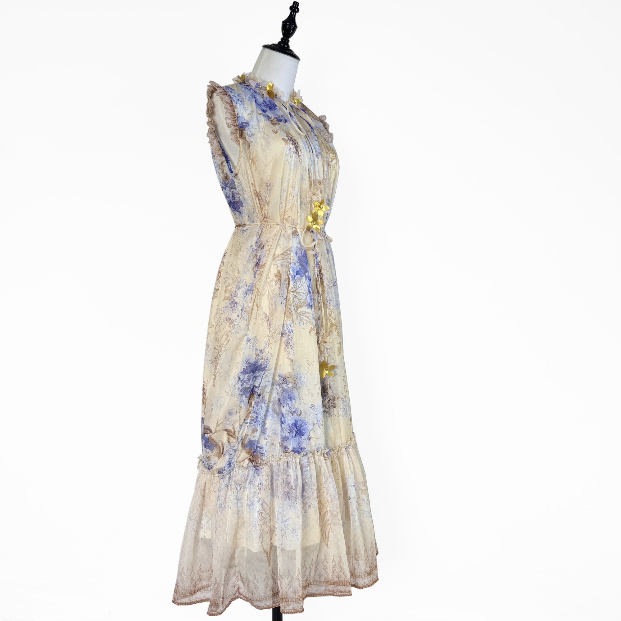 Real shot of a niche Australian Z family's lilac purple lace up waist, sleeveless flowing silk crepe dress, long skirt Real shot of a niche Australian Z family's lilac purple lace up waist, sleeveless flowing silk crepe dress, long skirt