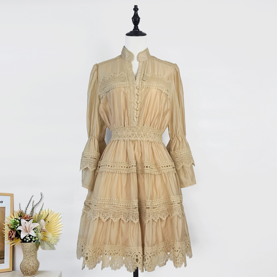 Real time shooting of palace style dress with heavy-duty hollowed out lace splicing, slim fit French flared sleeves, high-end dress Real time shooting of palace style dress with heavy-duty hollowed out lace splicing, slim fit French flared sleeves, high-end dress