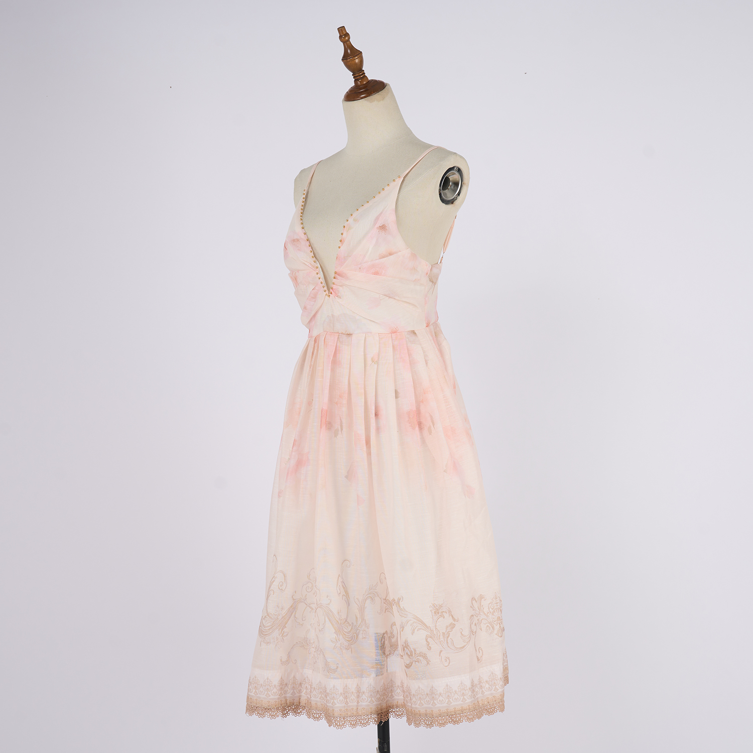 Real shot V-neck camisole dress with light luxury and heavy industry temperament, waist cinching and slimming vacation long skirt dress Real shot V-neck camisole dress with light luxury and heavy industry temperament, waist cinching and slimming vacation long skirt dress