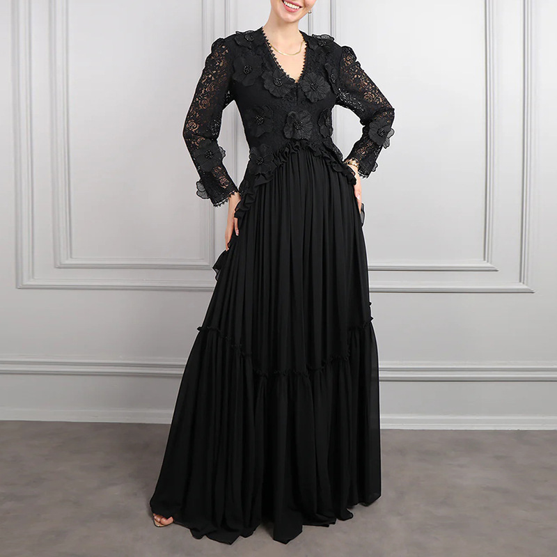 Light luxury high-end three-dimensional flower dress 2025 new heavy embroidery lace splicing V-neck long women's skirt