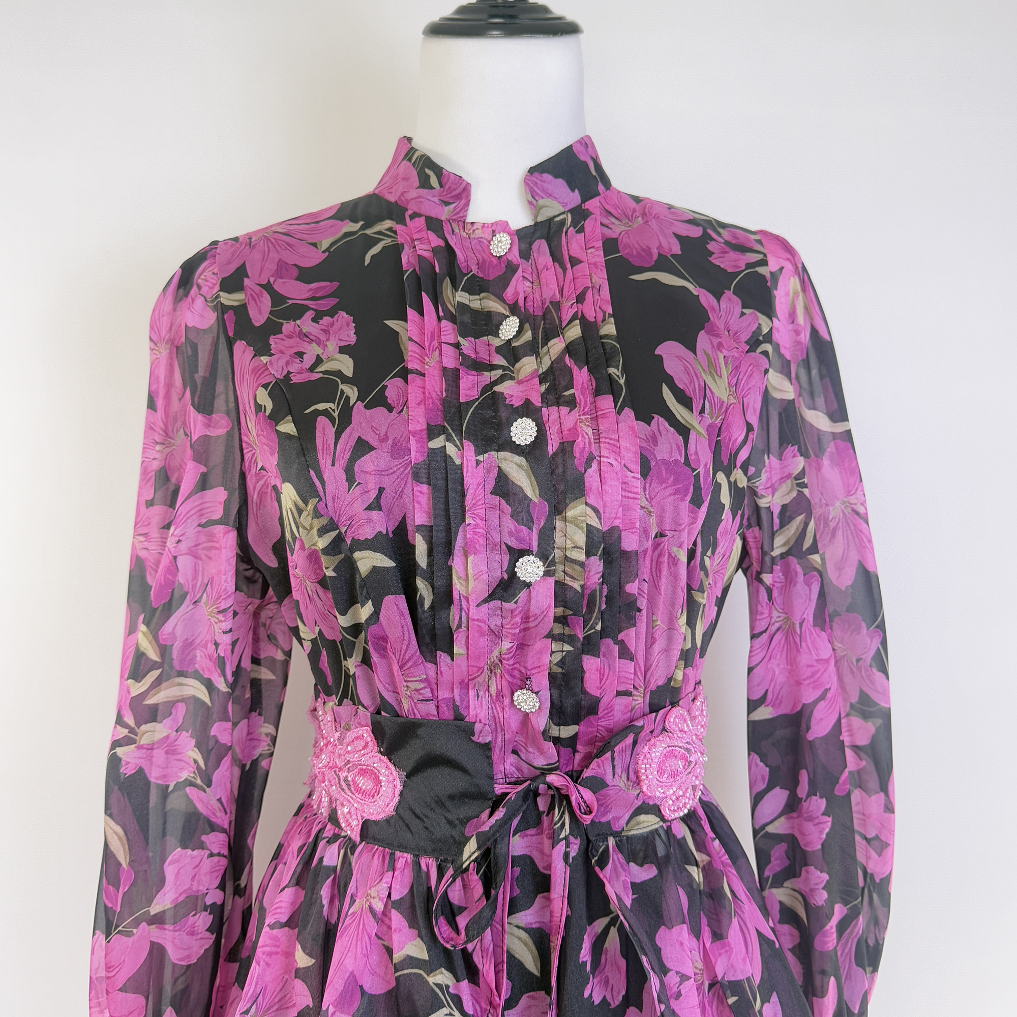 Real time shooting of fresh and sweet palace style long dress, summer new round neck button embroidered printed waist cinching dress Real time shooting of fresh and sweet palace style long dress, summer new round neck button embroidered printed waist cinching dress