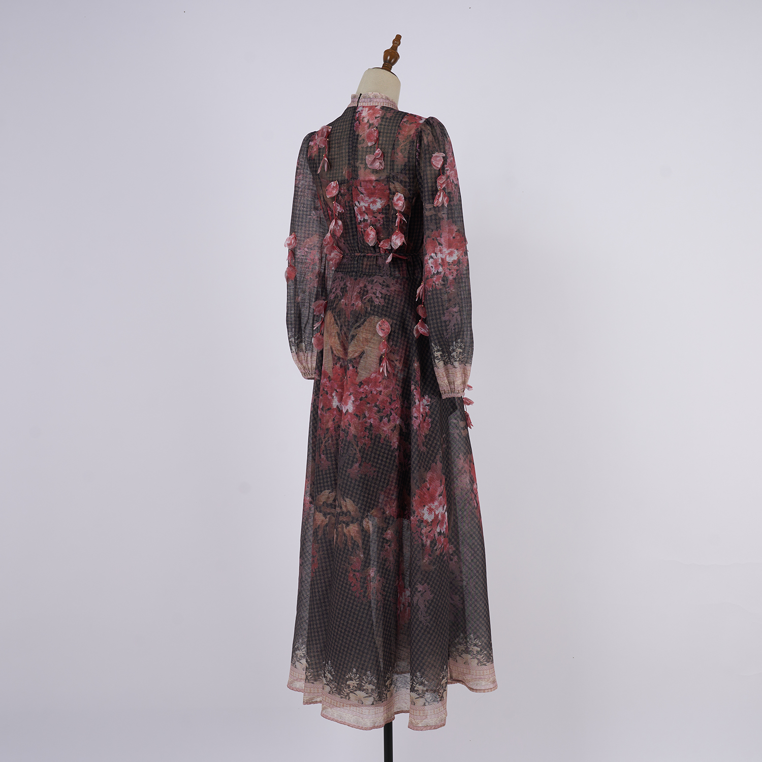 Real time shooting of new handmade hanging flower long dress with heavy craftsmanship positioning, two-piece set in 4 colors Real time shooting of new handmade hanging flower long dress with heavy craftsmanship positioning, two-piece set in 4 colors