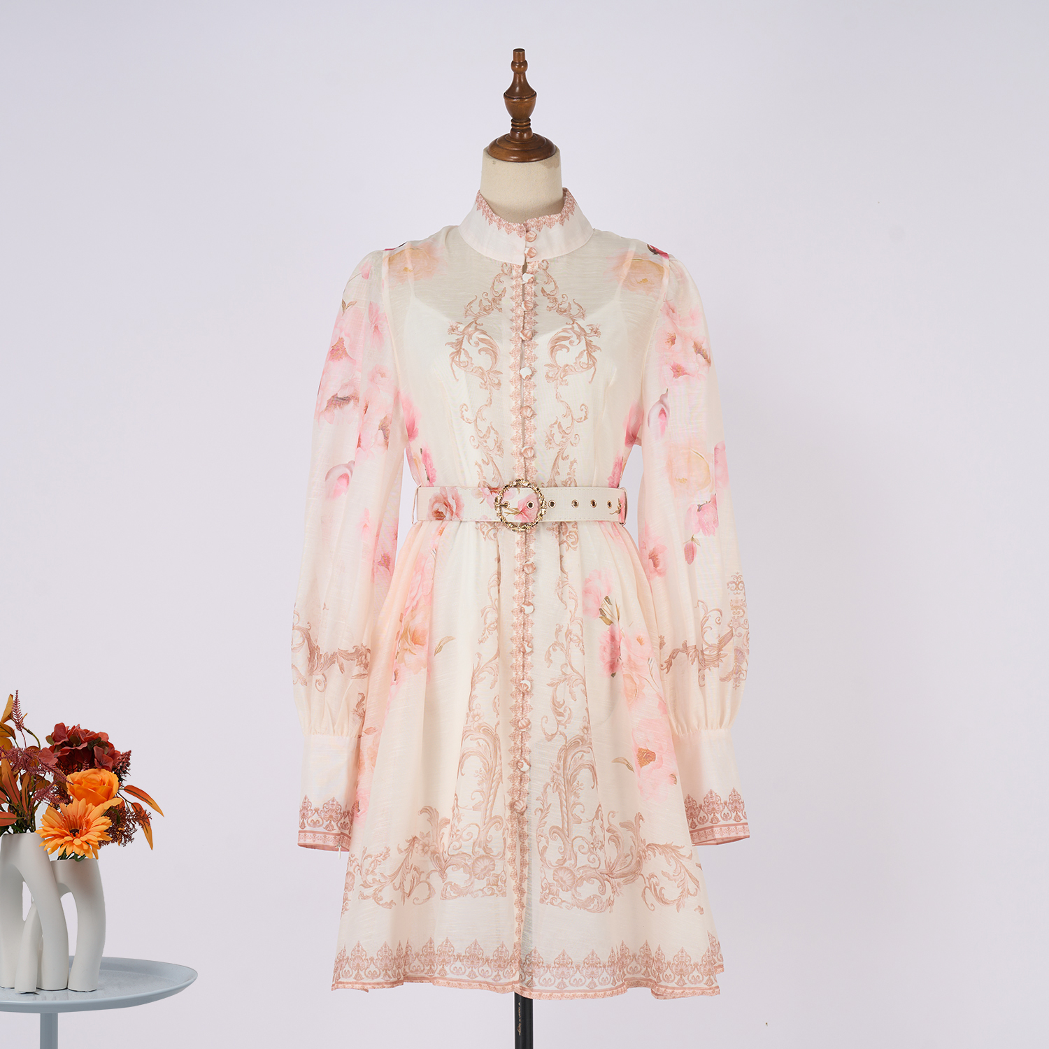 Real shot of Australian niche court style stand up collar, single breasted lantern sleeves, positioning printed waist cinching dress, short skirt