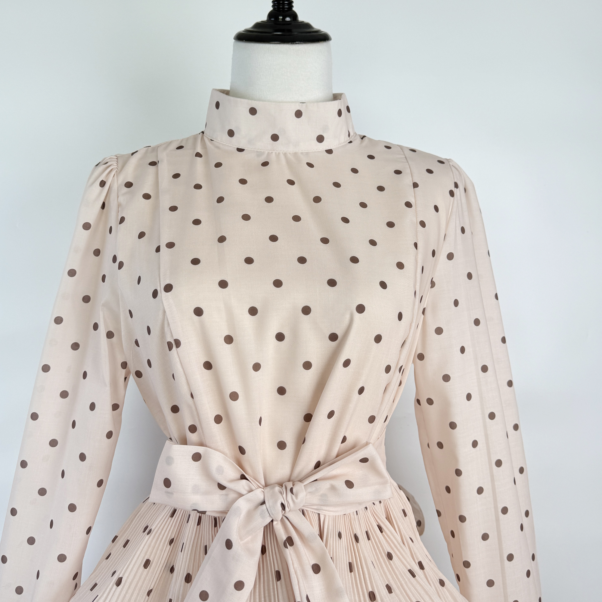 Real shot of an elegant retro polka dot trumpet long sleeved stand up collar lace up pleated ruffle edge dress in Australia, medium length Real shot of an elegant retro polka dot trumpet long sleeved stand up collar lace up pleated ruffle edge dress in Australia, medium length