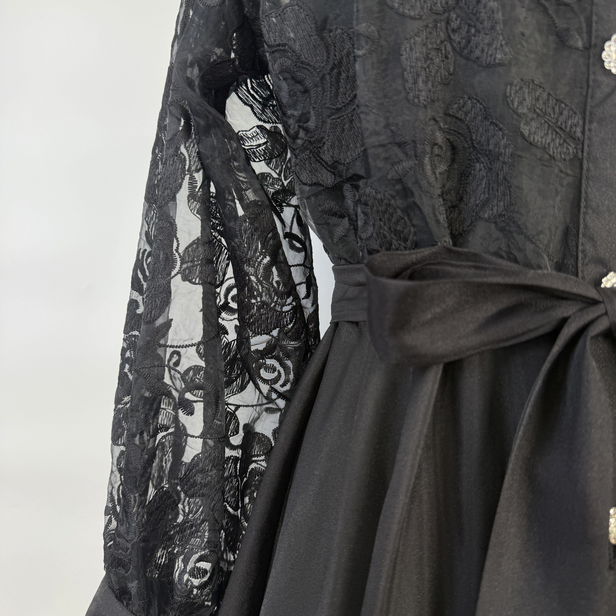 Real shot French retro lace embroidered lapel lantern sleeve dress with single breasted button and waist cinching for slimming effect, big swing skirt Real shot French retro lace embroidered lapel lantern sleeve dress with single breasted button and waist cinching for slimming effect, big swing skirt