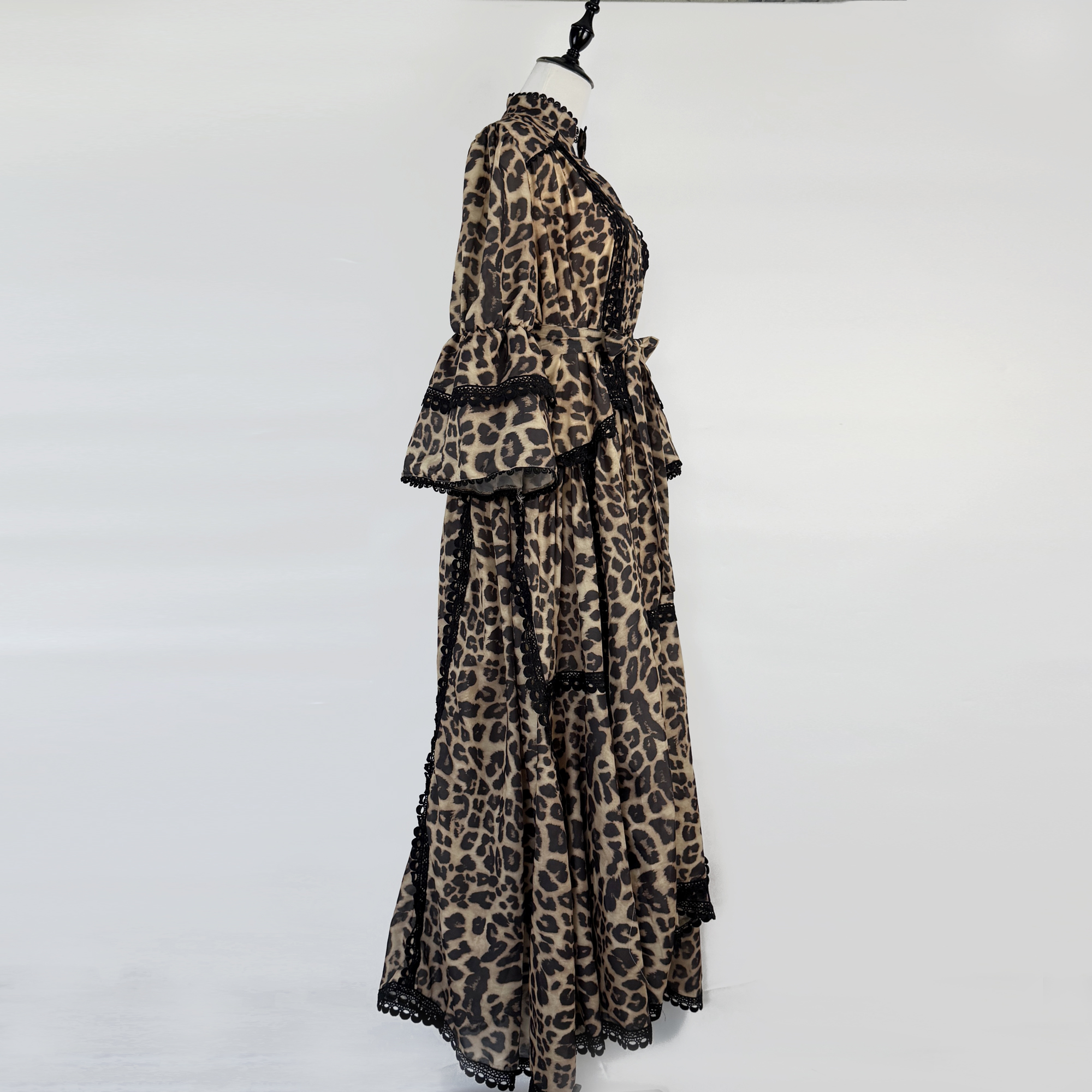 Real shooting of light luxury high-end 2025 autumn and winter new V-neck printed lace irregular large swing long waist dress Real shooting of light luxury high-end 2025 autumn and winter new V-neck printed lace irregular large swing long waist dress