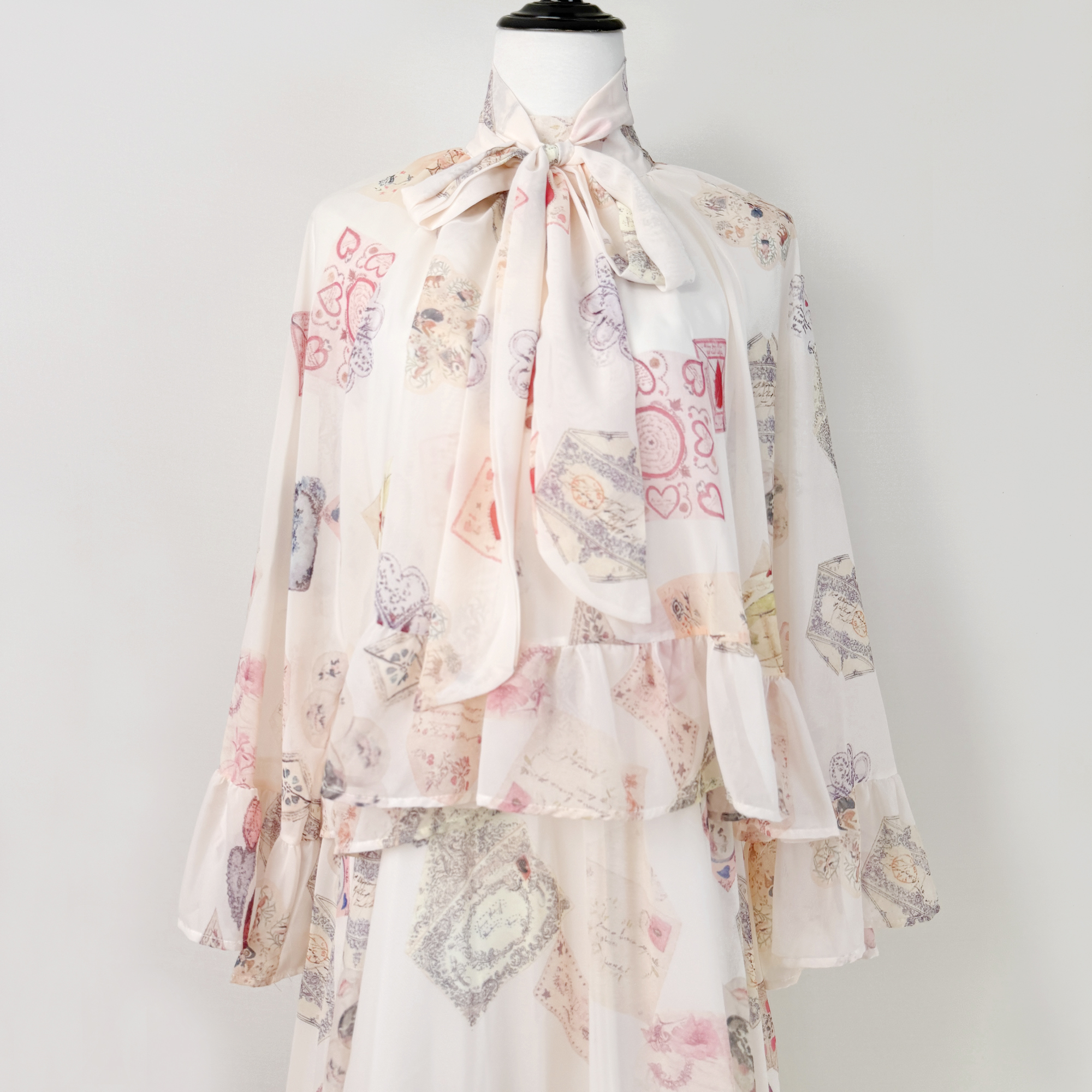 Real shot of 2025 early autumn fashion Australian niche graffiti loose fit vacation style jumpsuit long skirt fake two pieces Real shot of 2025 early autumn fashion Australian niche graffiti loose fit vacation style jumpsuit long skirt fake two pieces