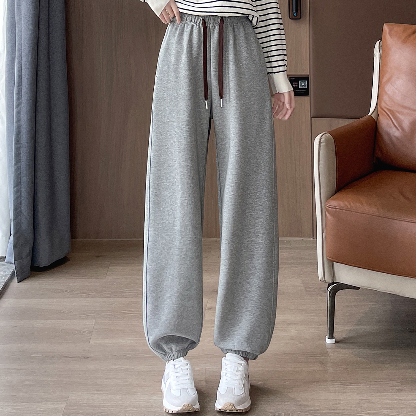 Casual sports pants for women, autumn and winter new style, simple high waisted, loose fit, slimming, versatile, plus size, foot binding, Haren sweatpants Casual sports pants for women, autumn and winter new style, simple high waisted, loose fit, slimming, versatile, plus size, foot binding, Haren sweatpants