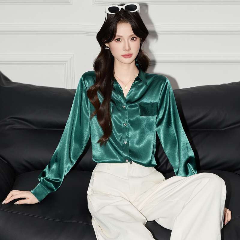2025 Fashion Simple Temperament Single breasted Shirt Small Shirt Women's Early Autumn Design Sense High end Acetate Satin Shirt
