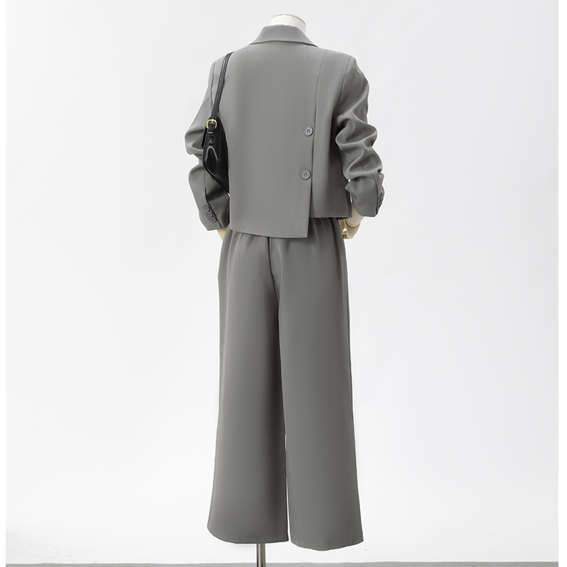 Design sense niche temperament short suit set for women 2025 early autumn new fashionable simple commuting professional suit Design sense niche temperament short suit set for women 2025 early autumn new fashionable simple commuting professional suit