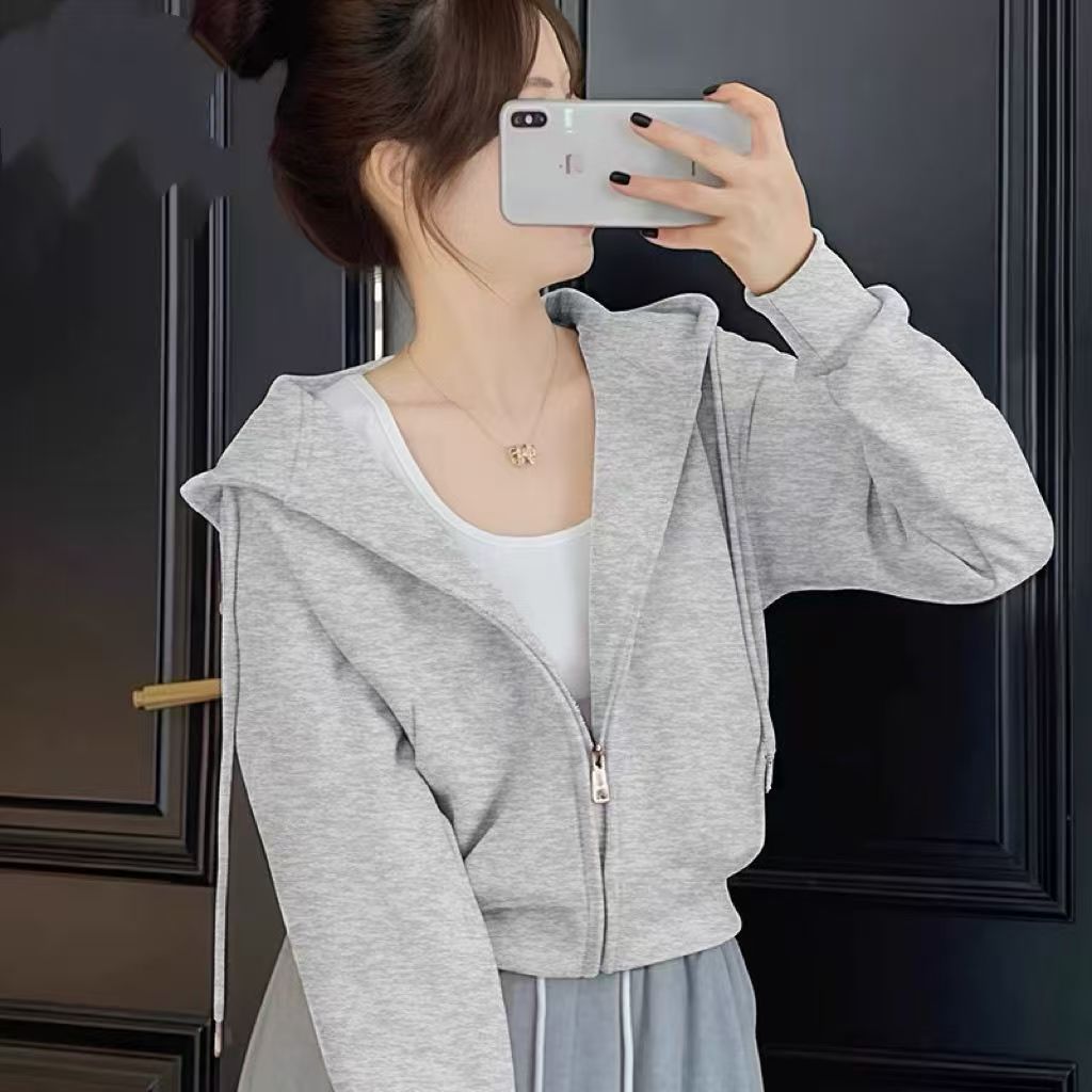 Short zipper hooded sweatshirt for women in early autumn 2025, new small and fashionable style, simple temperament, casual versatile jacket Short zipper hooded sweatshirt for women in early autumn 2025, new small and fashionable style, simple temperament, casual versatile jacket