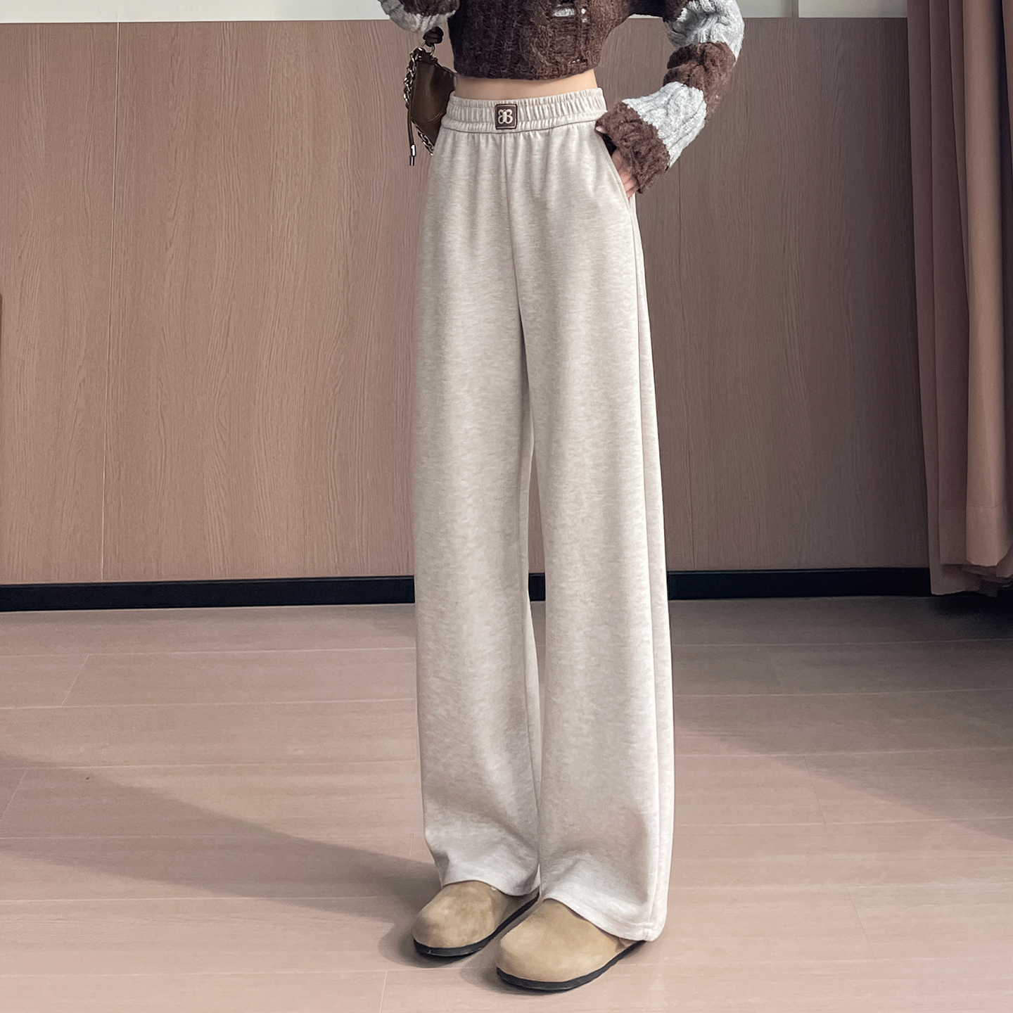 Black narrow leg wide leg pants for women in autumn, with a petite temperament and a high waisted, drooping feeling. Loose and slimming casual pants Black narrow leg wide leg pants for women in autumn, with a petite temperament and a high waisted, drooping feeling. Loose and slimming casual pants
