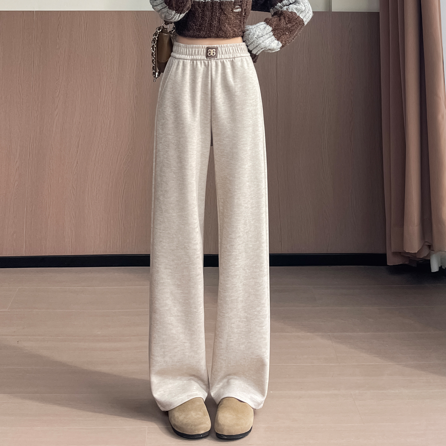 Black narrow leg wide leg pants for women in autumn, with a petite temperament and a high waisted, drooping feeling. Loose and slimming casual pants Black narrow leg wide leg pants for women in autumn, with a petite temperament and a high waisted, drooping feeling. Loose and slimming casual pants