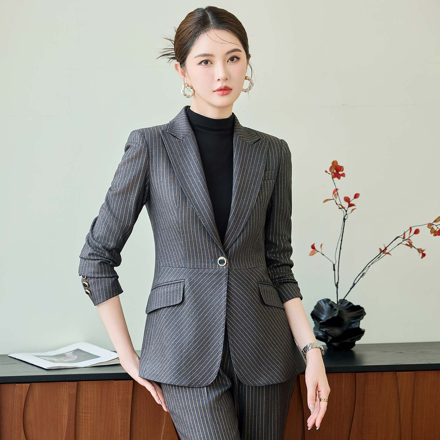 Temperament women's professional work clothes striped suit jacket 2025 autumn decoration one button commuting formal suit set