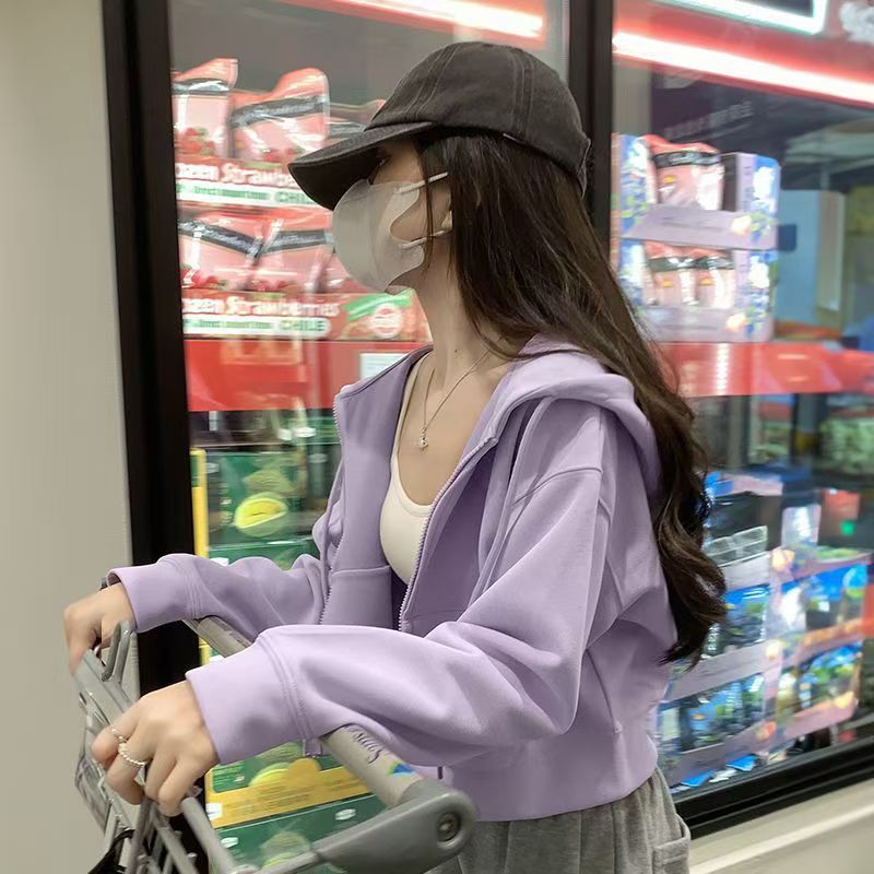 Short zipper hooded sweatshirt for women in early autumn 2025, new small and fashionable style, simple temperament, casual versatile jacket Short zipper hooded sweatshirt for women in early autumn 2025, new small and fashionable style, simple temperament, casual versatile jacket