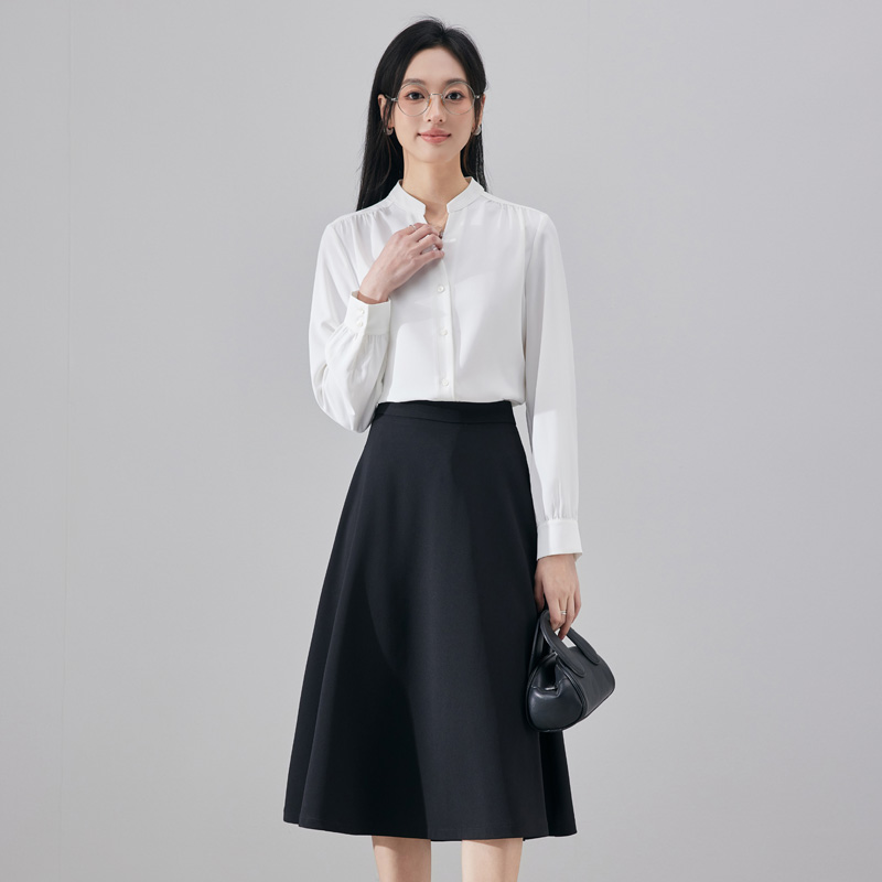 Fashionable and minimalist V-neck shirt, women's 2025 early autumn new design, niche temperament, versatile commuting shirt Fashionable and minimalist V-neck shirt, women's 2025 early autumn new design, niche temperament, versatile commuting shirt