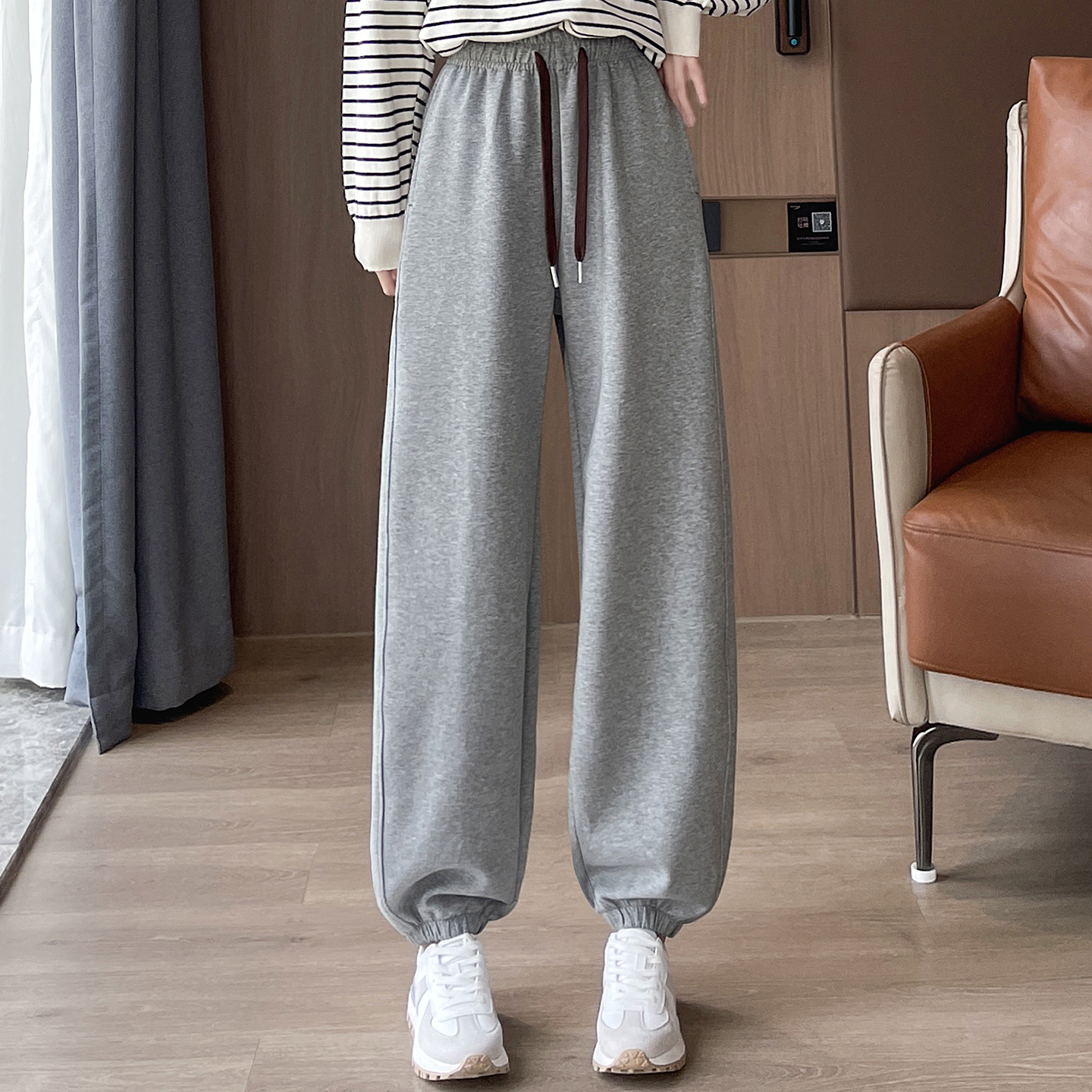 Casual sports pants for women, autumn and winter new style, simple high waisted, loose fit, slimming, versatile, plus size, foot binding, Haren sweatpants Casual sports pants for women, autumn and winter new style, simple high waisted, loose fit, slimming, versatile, plus size, foot binding, Haren sweatpants