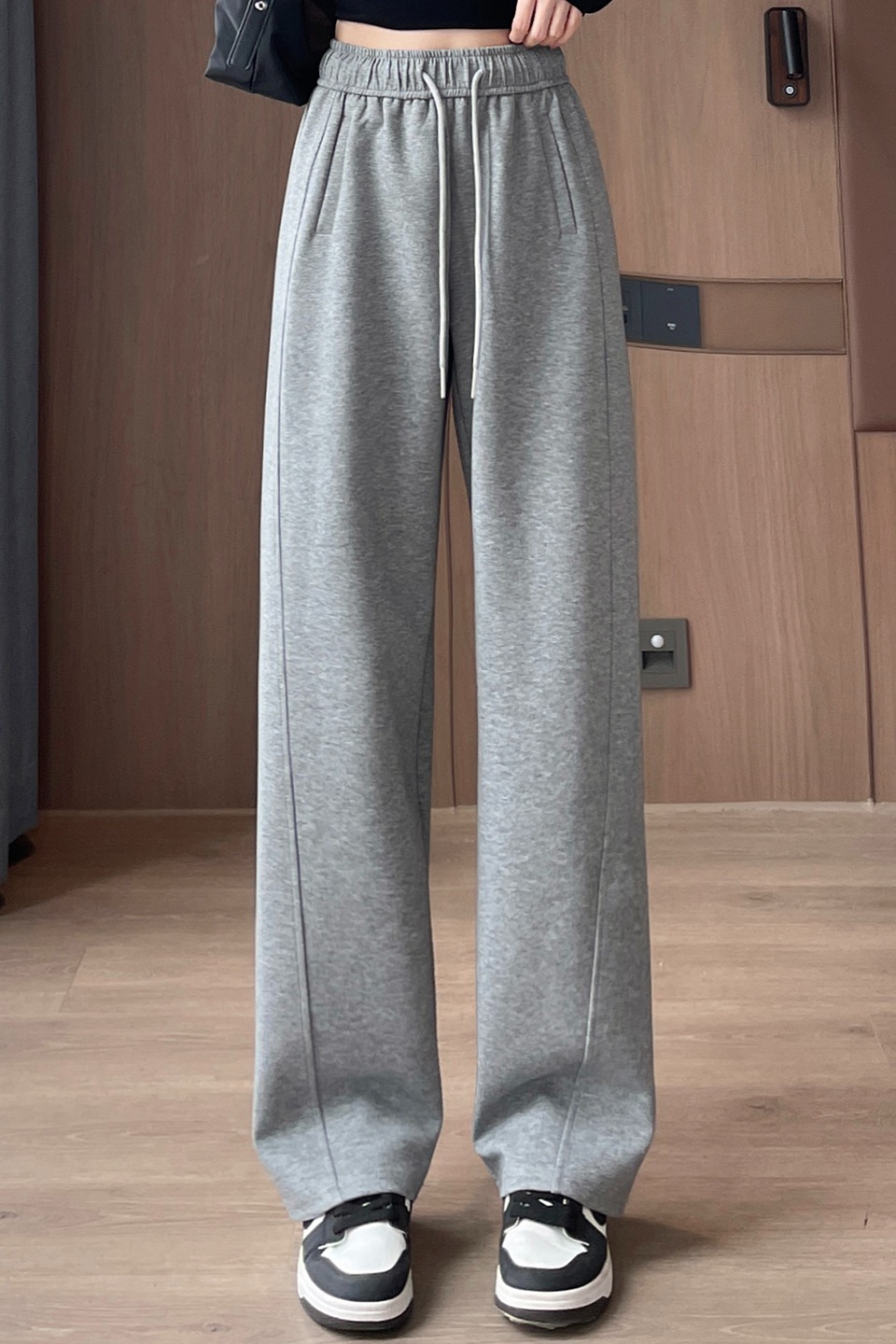 Elastic waist sports pants for women in early autumn 2025, fashionable, simple, casual, versatile, OL commuting versatile wide leg pants Elastic waist sports pants for women in early autumn 2025, fashionable, simple, casual, versatile, OL commuting versatile wide leg pants