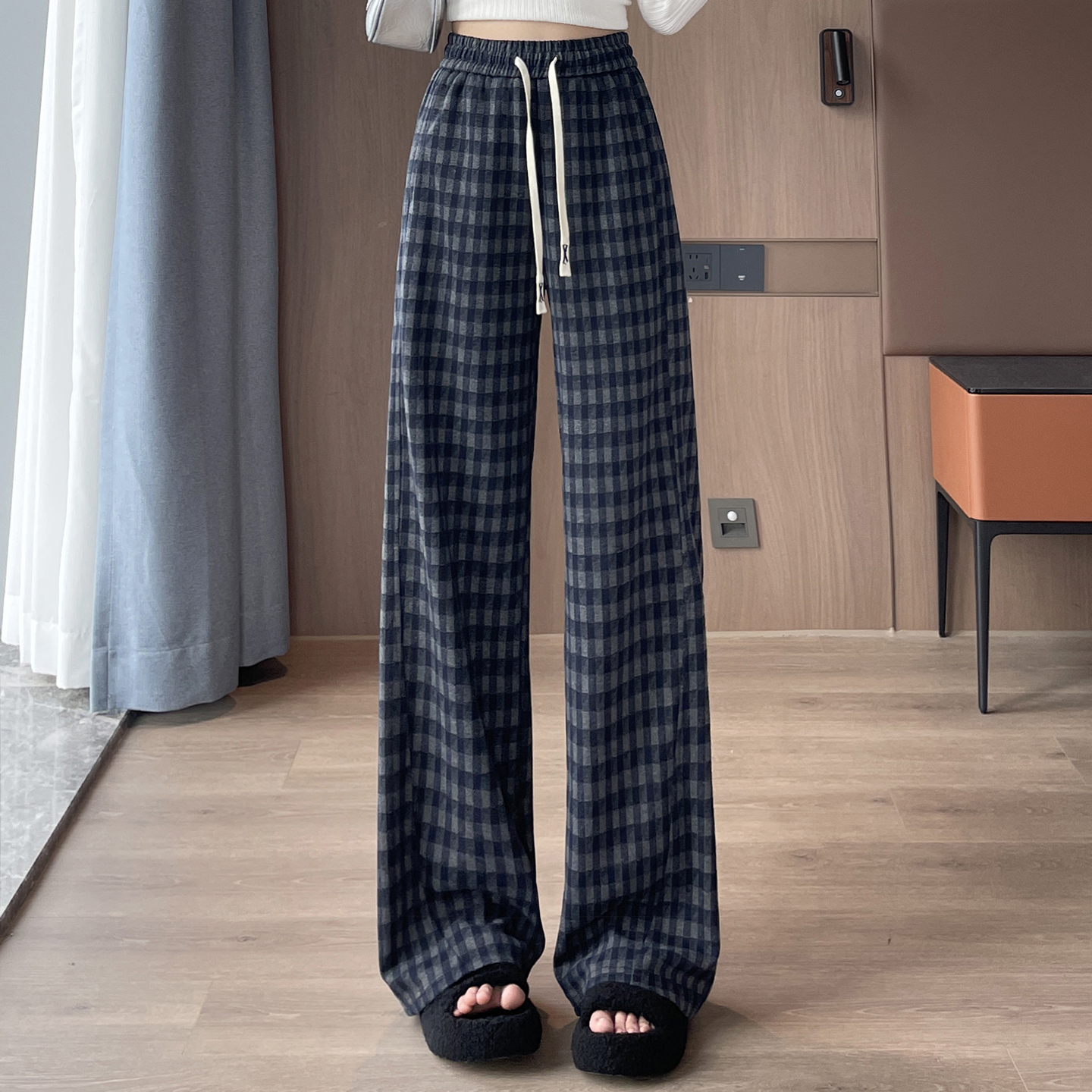 Retro plaid casual pants for women in autumn 2025, new fashionable and simple design style, temperament and casual versatile wide leg pants Retro plaid casual pants for women in autumn 2025, new fashionable and simple design style, temperament and casual versatile wide leg pants