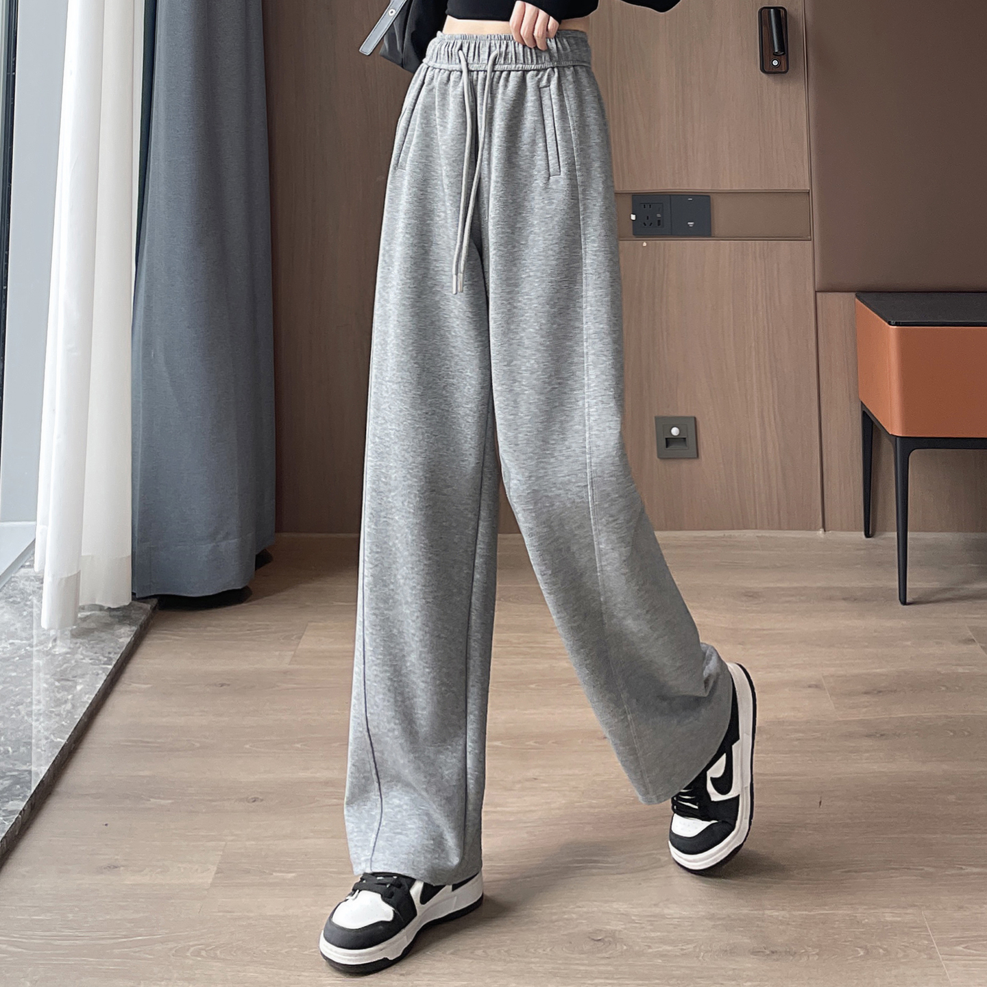 Elastic waist sports pants for women in early autumn 2025, fashionable, simple, casual, versatile, OL commuting versatile wide leg pants Elastic waist sports pants for women in early autumn 2025, fashionable, simple, casual, versatile, OL commuting versatile wide leg pants