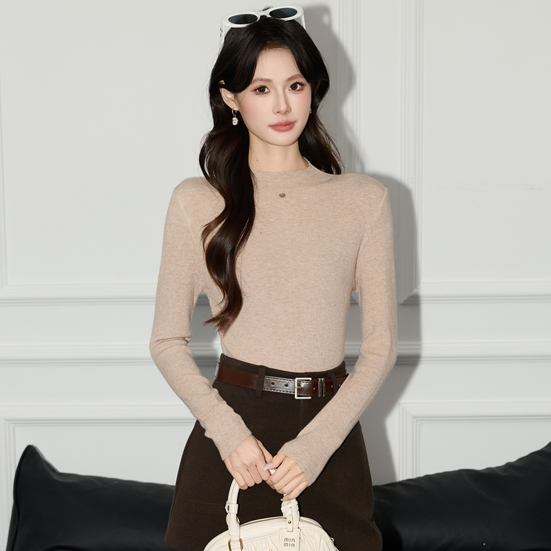 Simple and versatile round neck sweater for women in autumn and winter 2025, slim fit and slimming temperament, small stature, inner layer, bottom layer, top Simple and versatile round neck sweater for women in autumn and winter 2025, slim fit and slimming temperament, small stature, inner layer, bottom layer, top