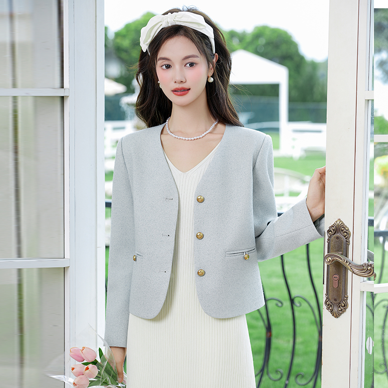 Socialite temperament, small stature, V-neck short jacket, women's early autumn new style, fashionable, western-style, casual, versatile, small fragrant style top Socialite temperament, small stature, V-neck short jacket, women's early autumn new style, fashionable, western-style, casual, versatile, small fragrant style top