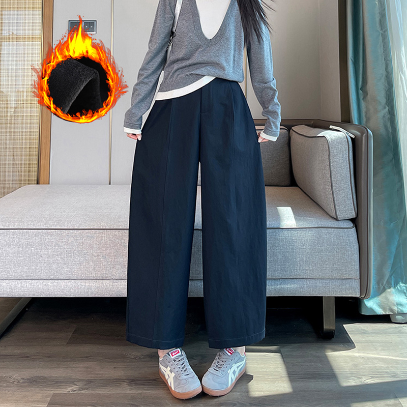 Short and thick velvet casual versatile pants for women in autumn and winter of 2025, new style with simple temperament and versatile curved knife pants Short and thick velvet casual versatile pants for women in autumn and winter of 2025, new style with simple temperament and versatile curved knife pants